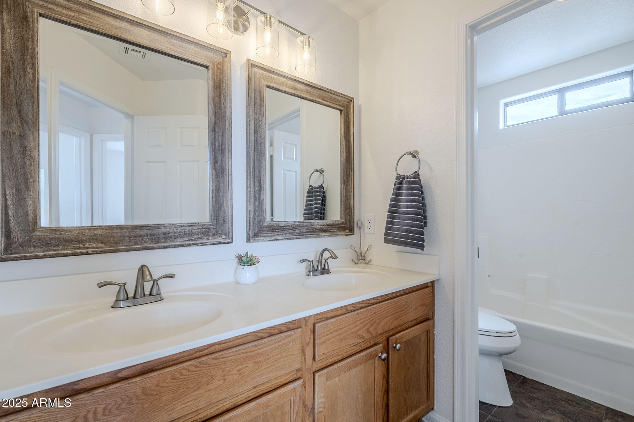 1425 S LINDSAY Road 36