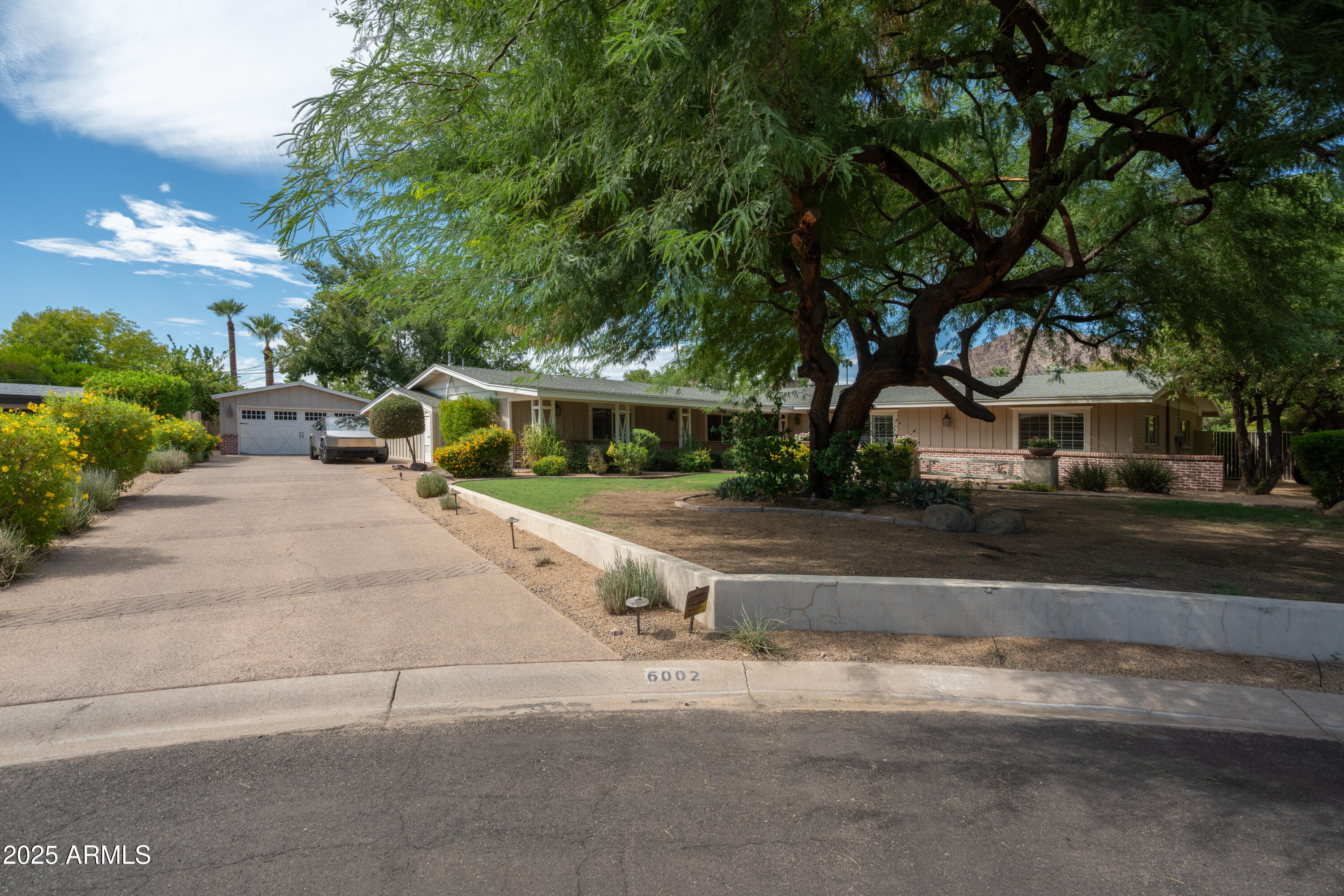 6002 E CALLE ROSA, 77
