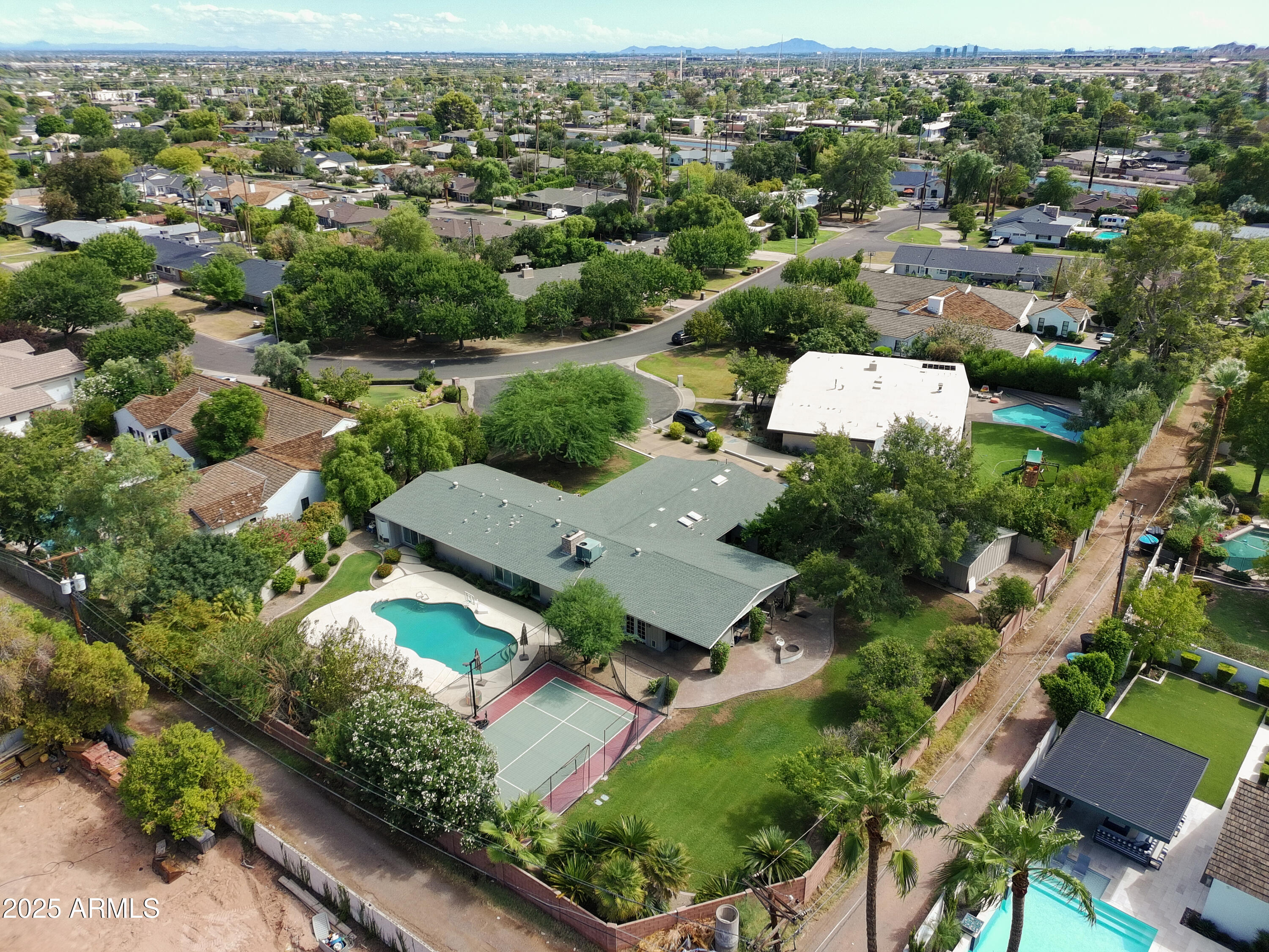6002 E CALLE ROSA, 77