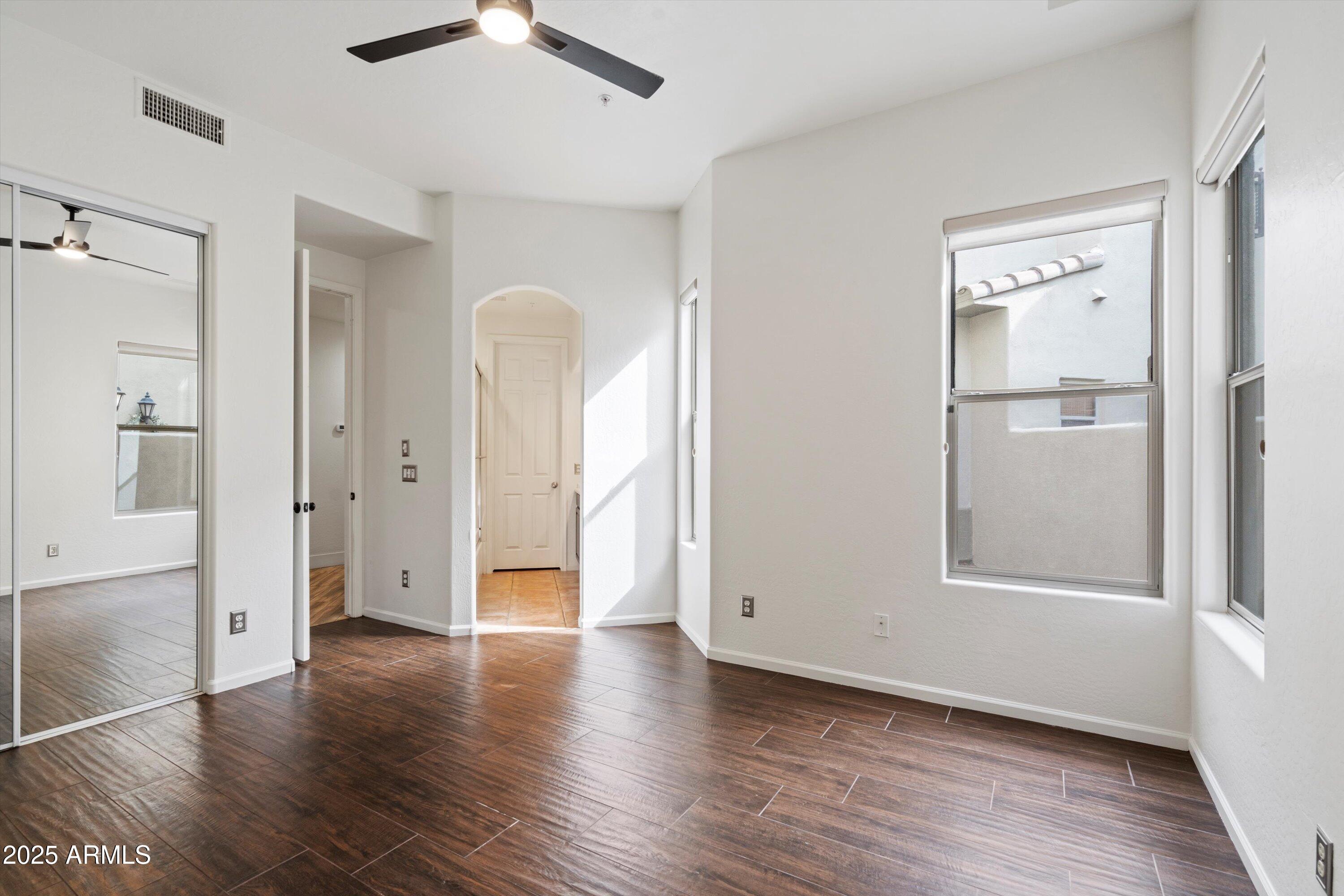 20802 N GRAYHAWK Drive 1123