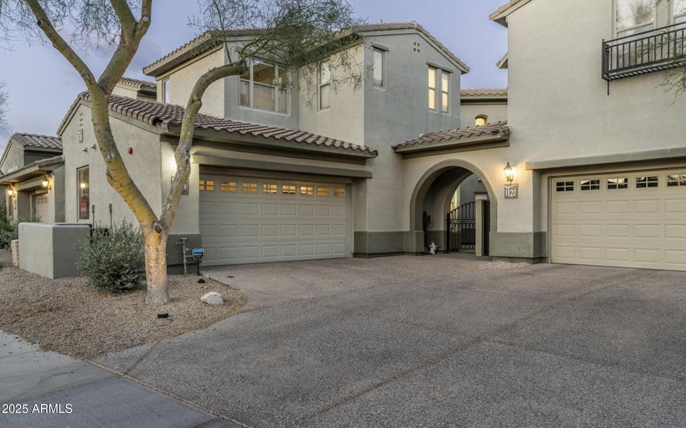 20802 N GRAYHAWK Drive 1123