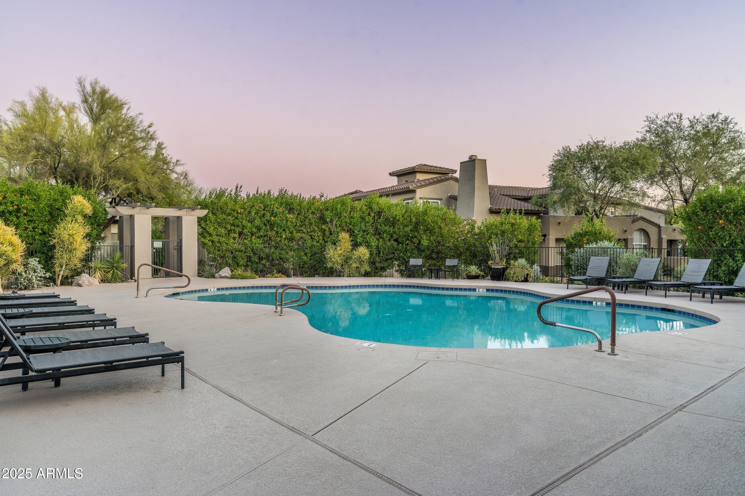 20802 N GRAYHAWK Drive 1123