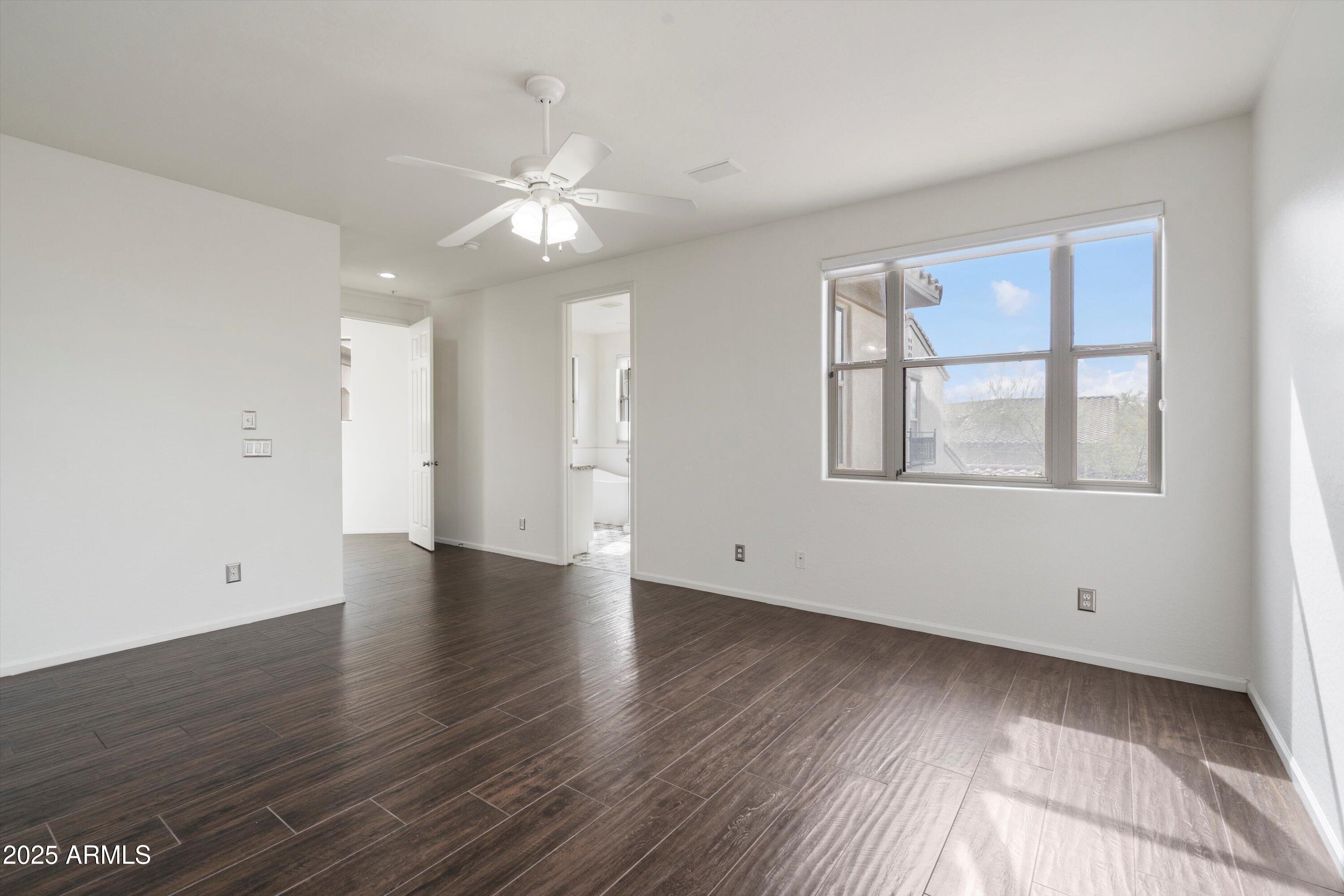 20802 N GRAYHAWK Drive 1123