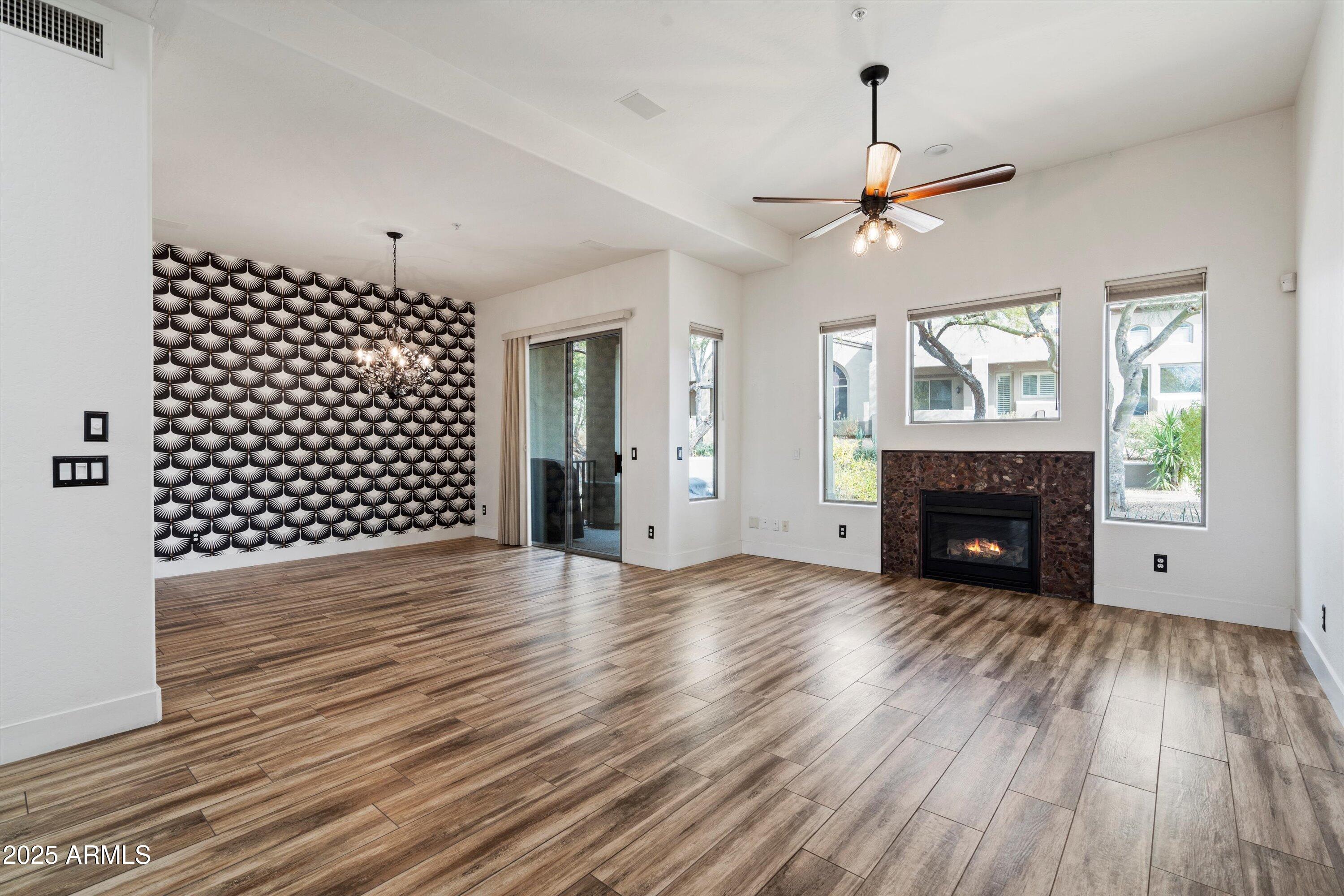 20802 N GRAYHAWK Drive 1123