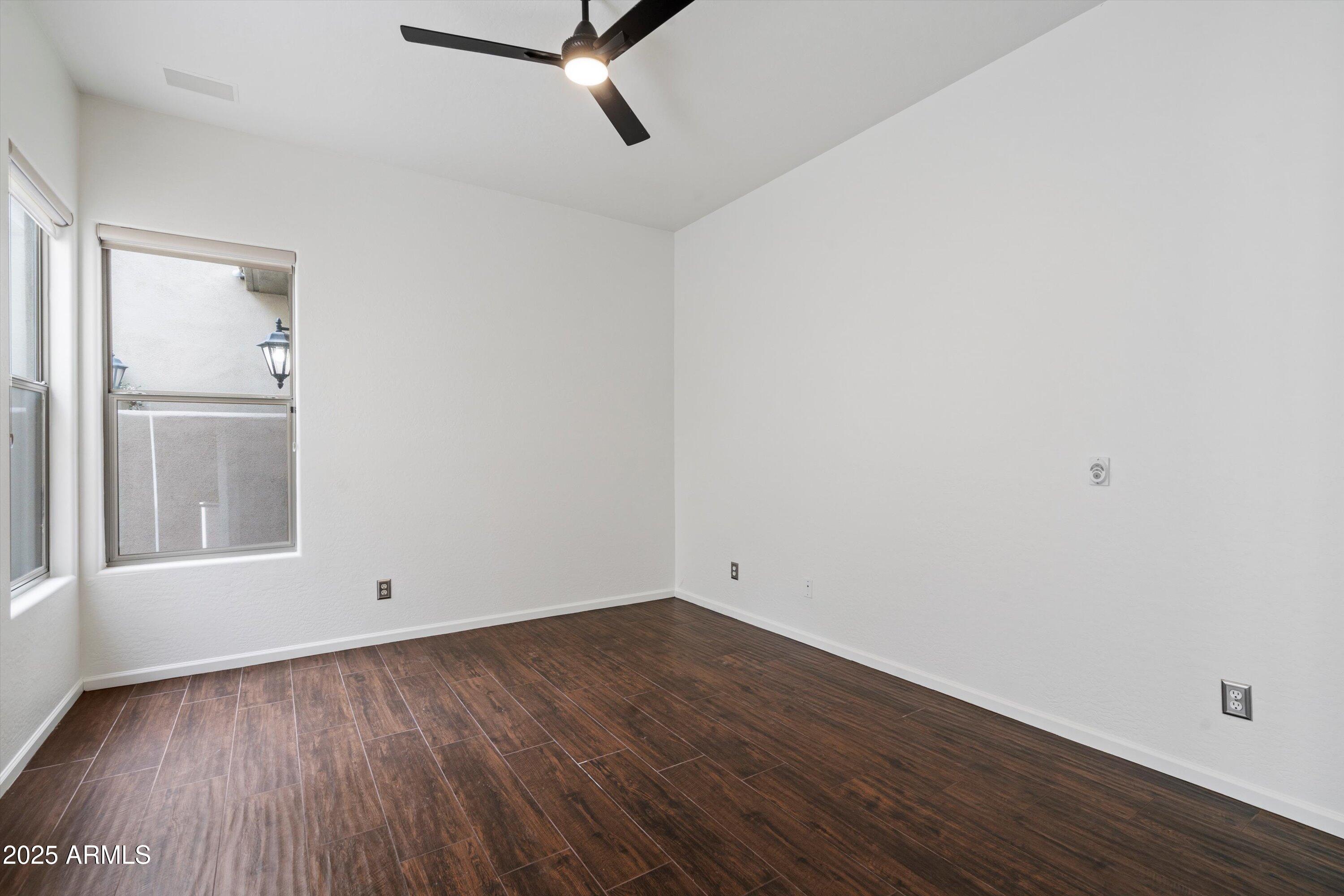 20802 N GRAYHAWK Drive 1123