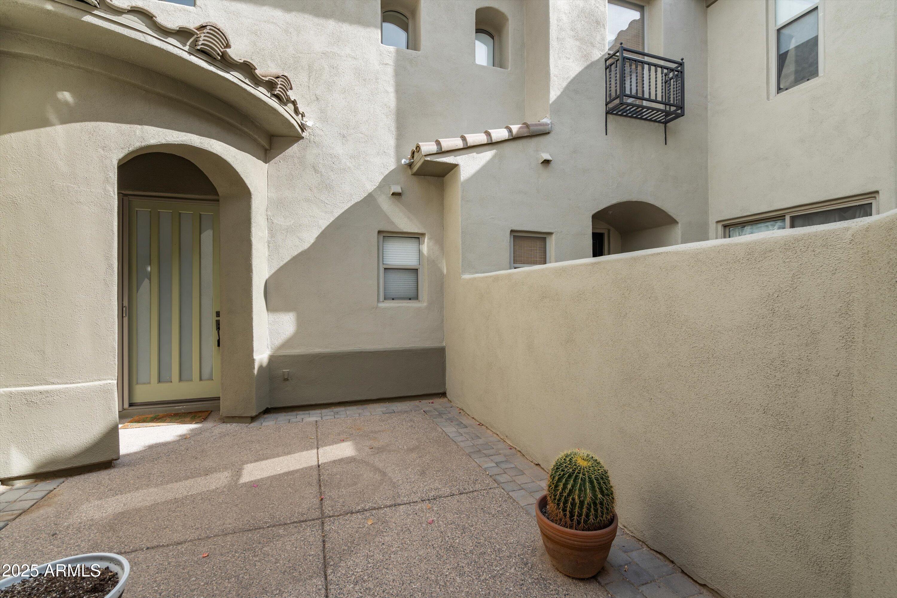 20802 N GRAYHAWK Drive 1123