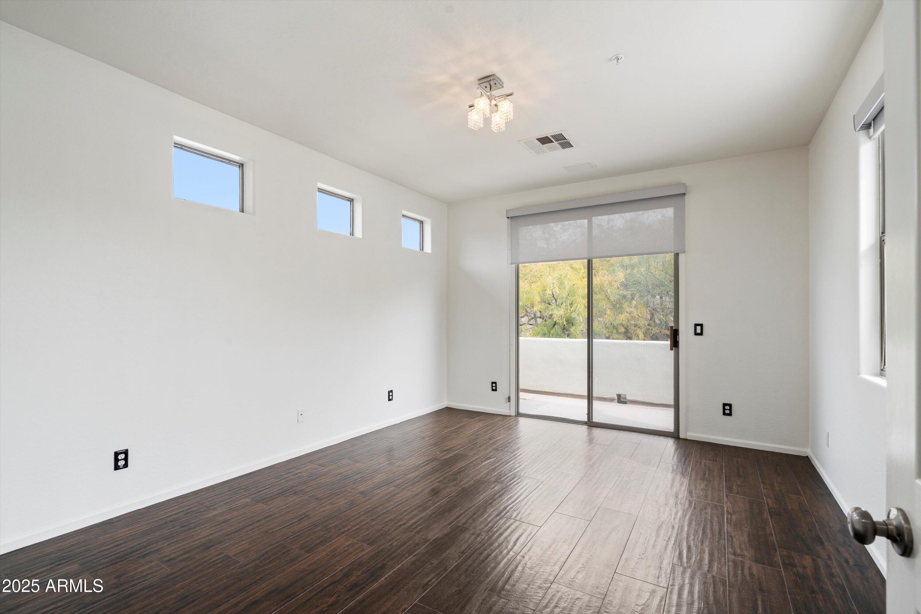 20802 N GRAYHAWK Drive 1123