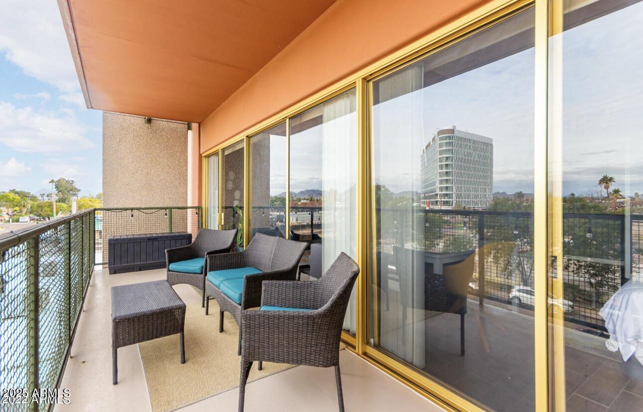 4750 N CENTRAL Avenue, 3A