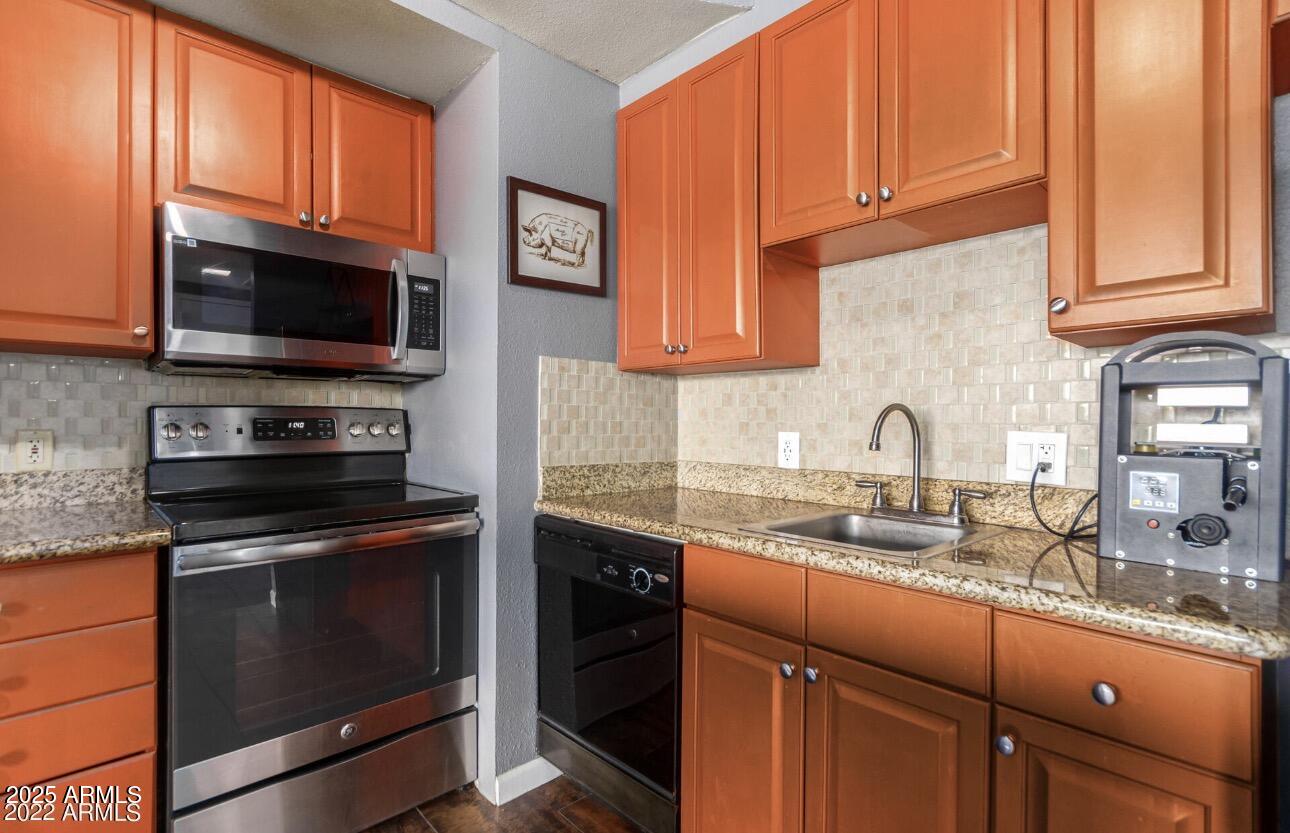 4750 N CENTRAL Avenue, 3A