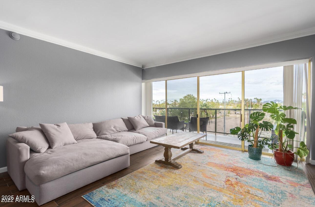 4750 N CENTRAL Avenue, 3A