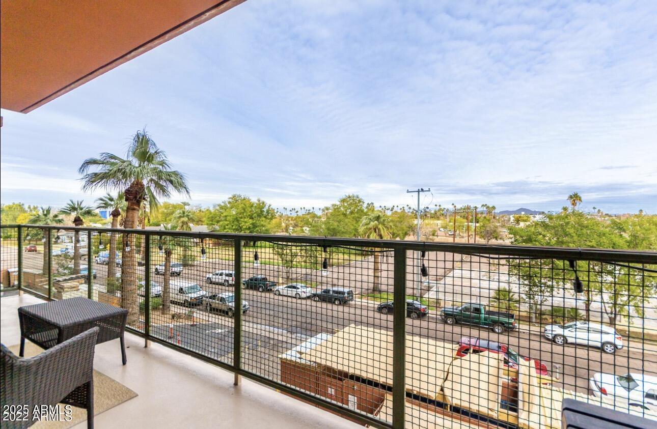 4750 N CENTRAL Avenue, 3A