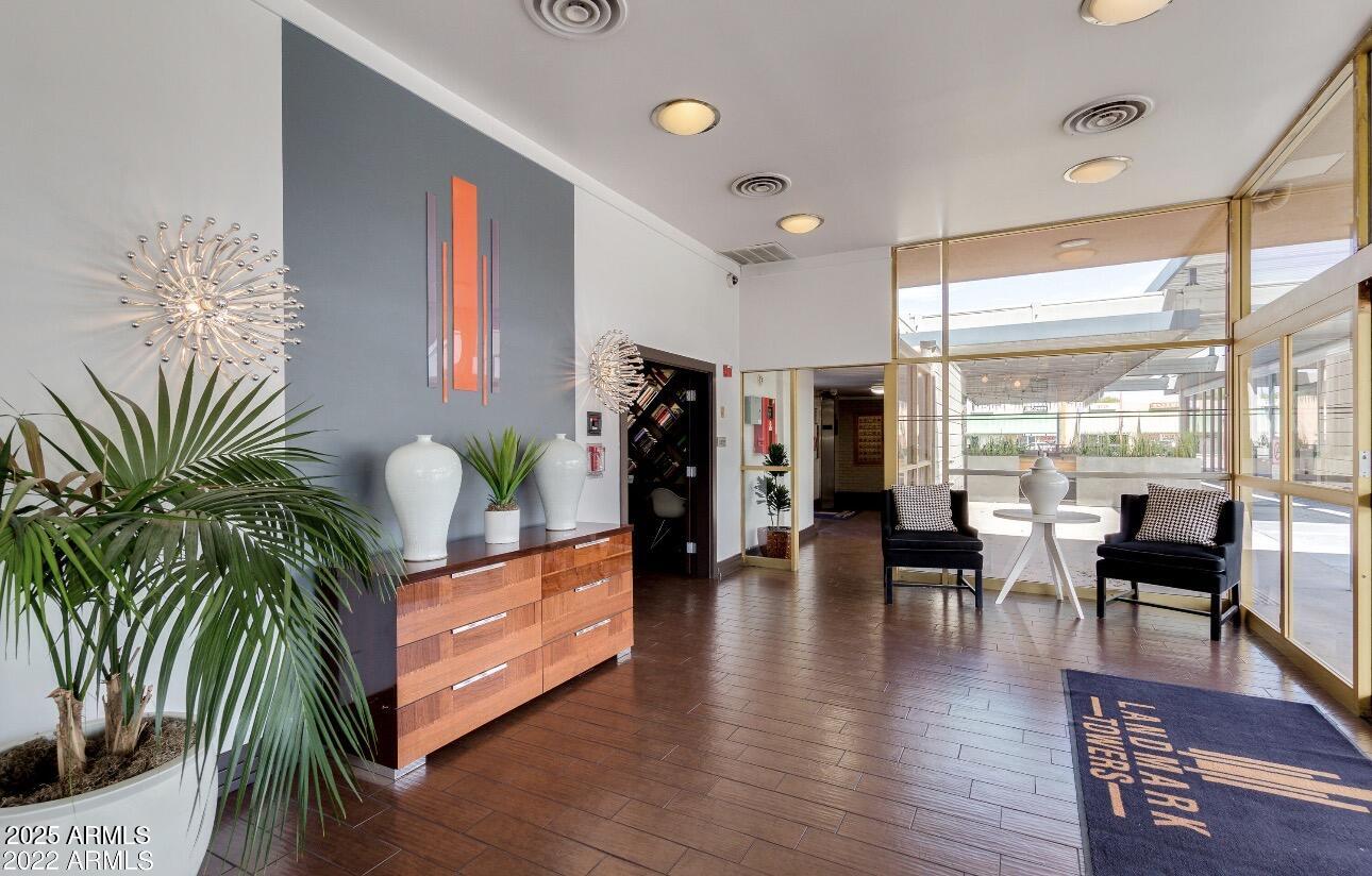 4750 N CENTRAL Avenue, 3A