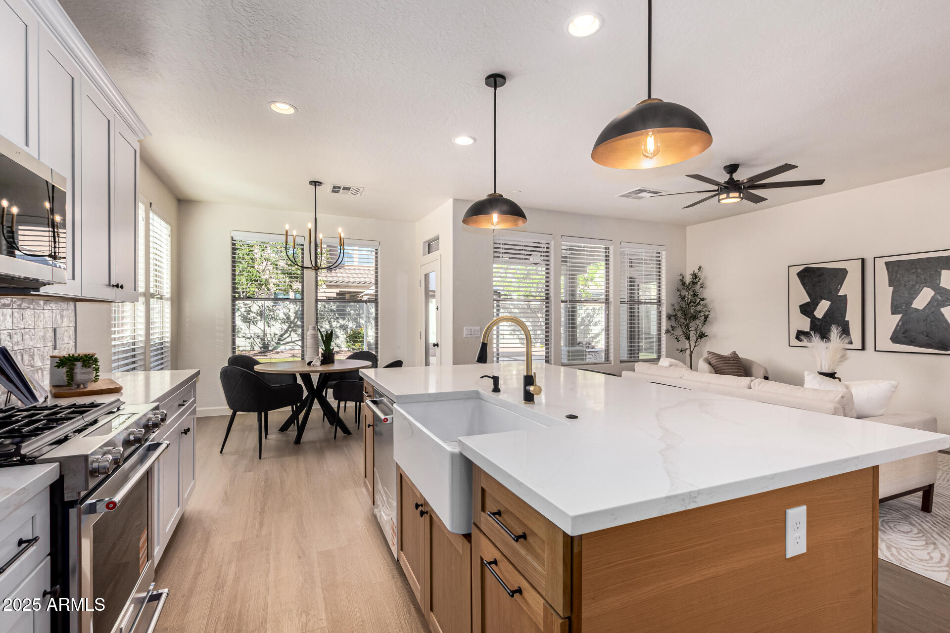 4258 E LEXINGTON Avenue