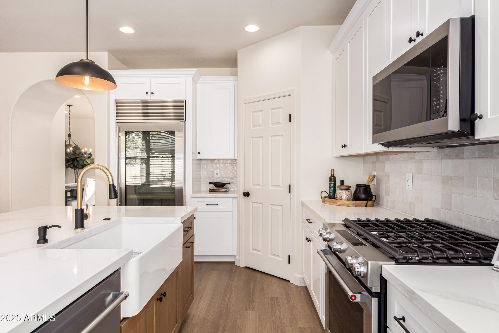 4258 E LEXINGTON Avenue