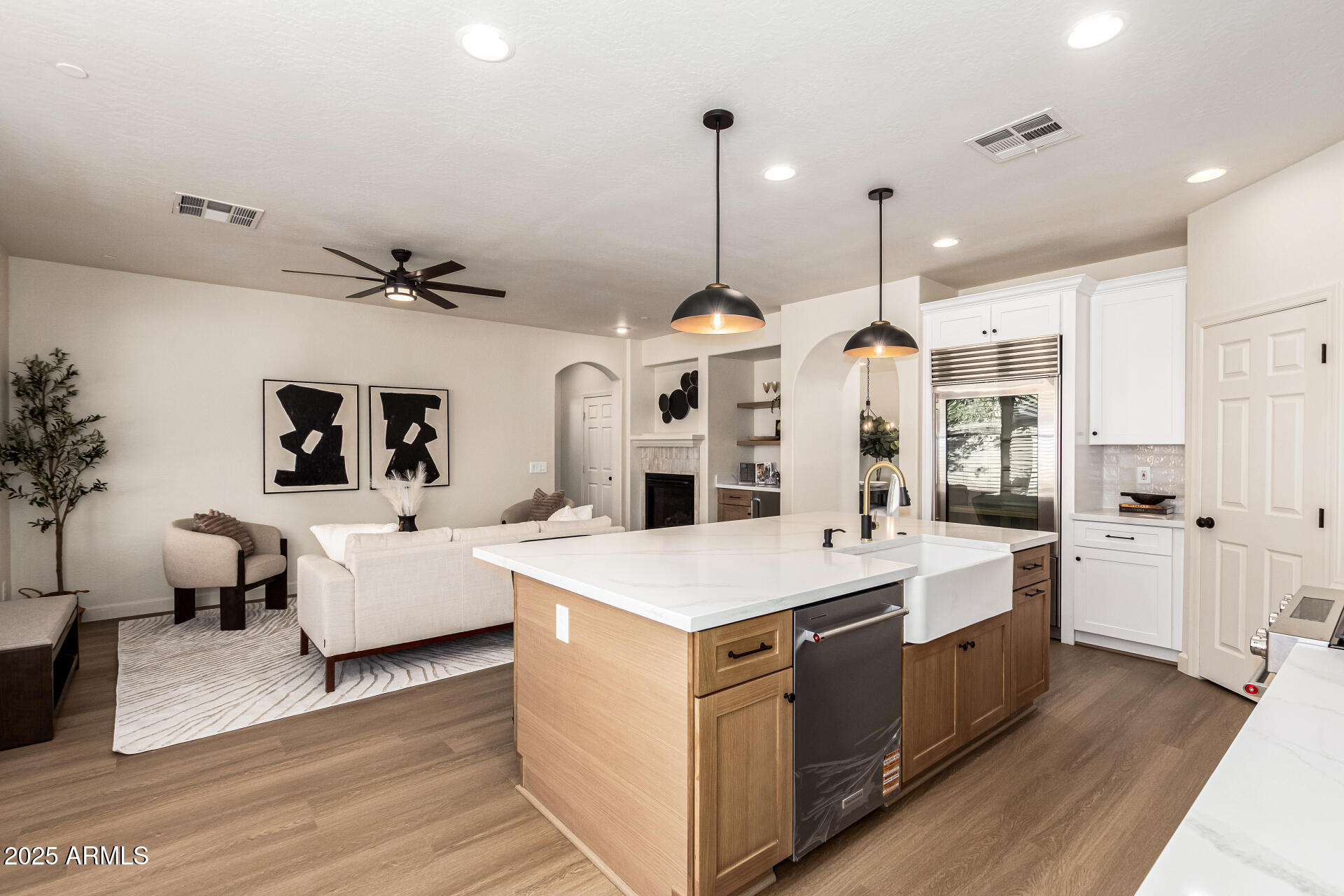 4258 E LEXINGTON Avenue