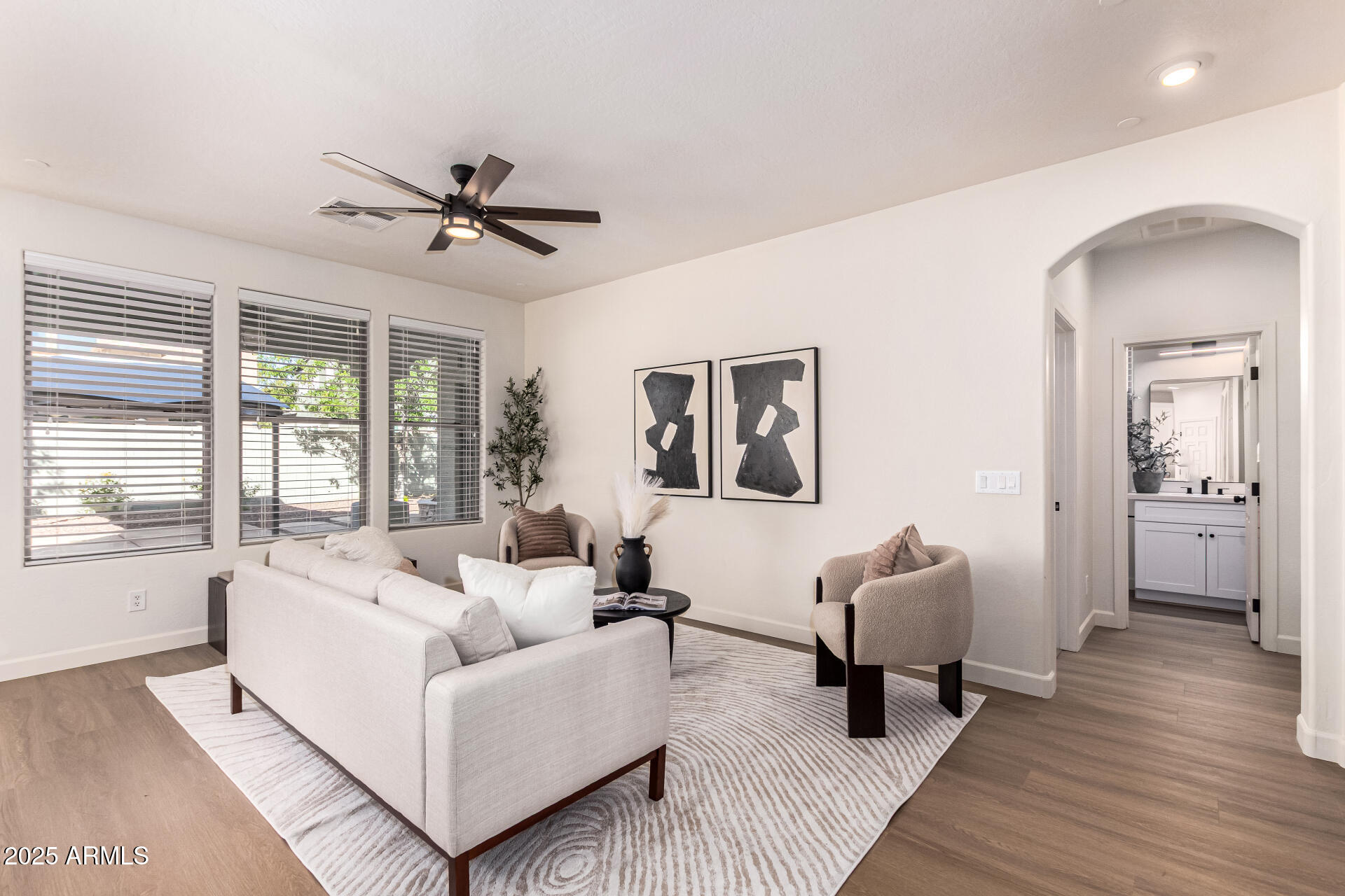 4258 E LEXINGTON Avenue