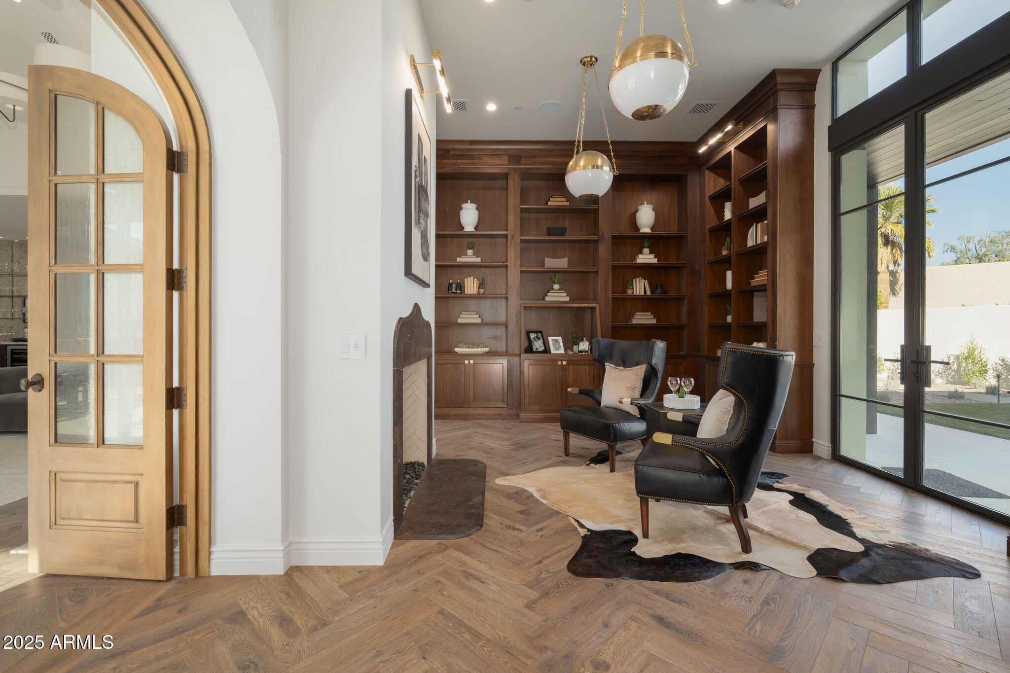 5902 E CACTUS WREN Road