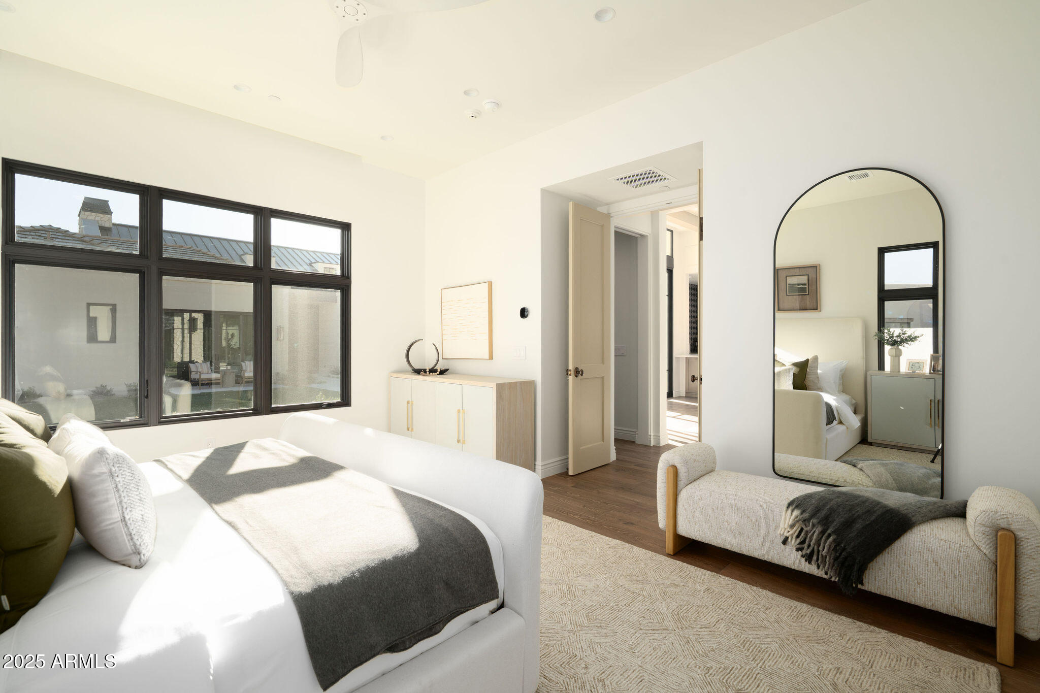 5902 E CACTUS WREN Road