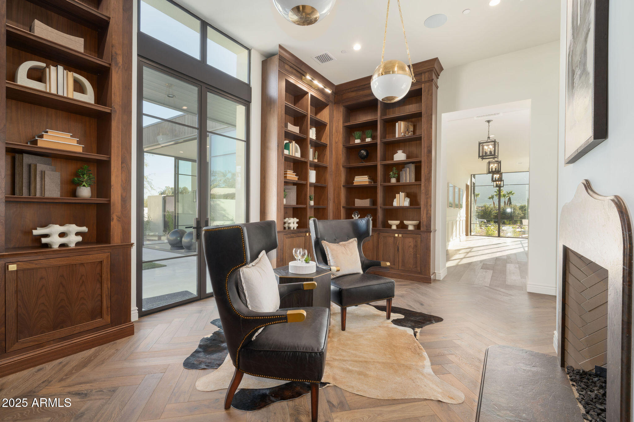 5902 E CACTUS WREN Road