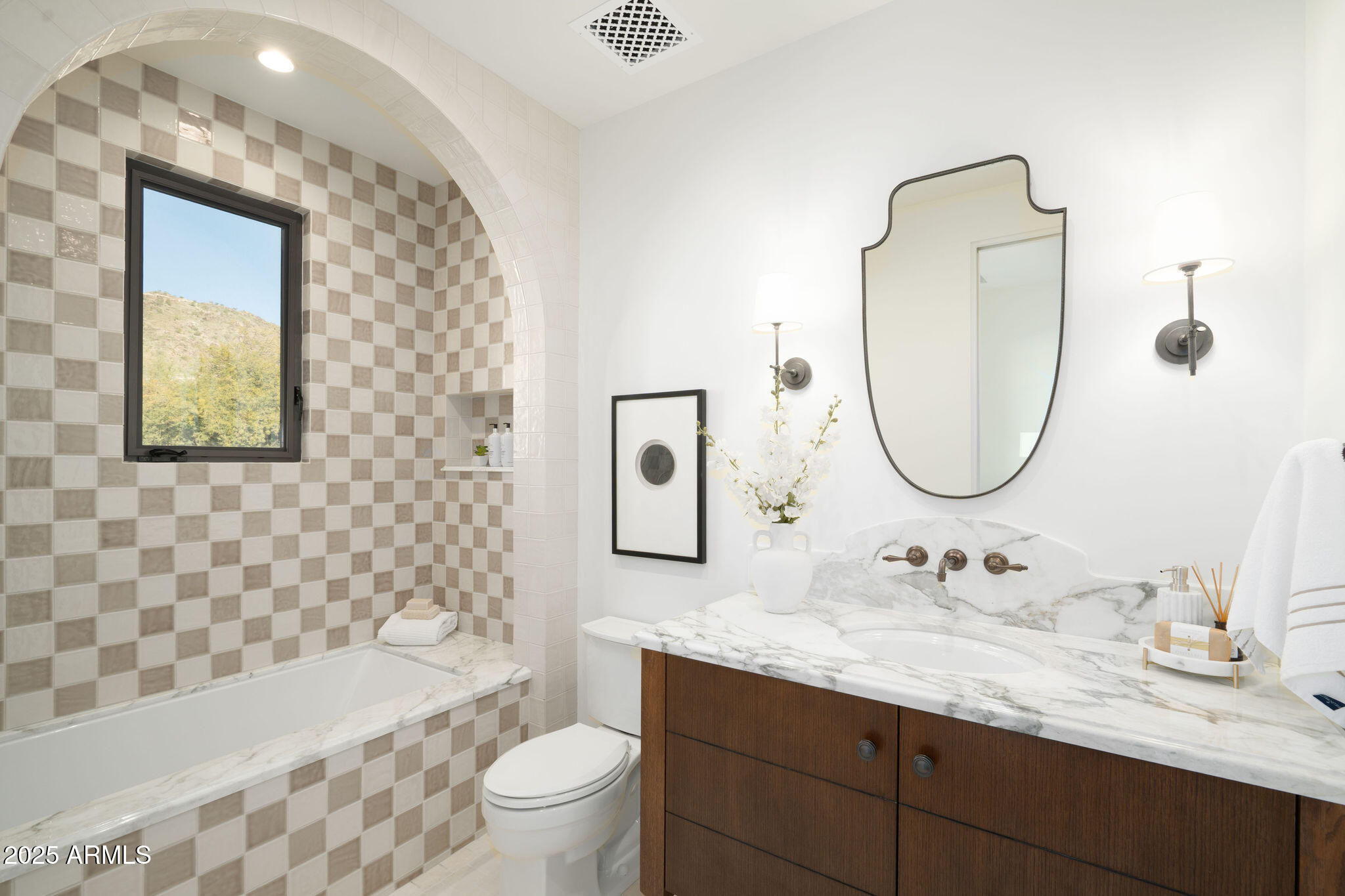 5902 E CACTUS WREN Road