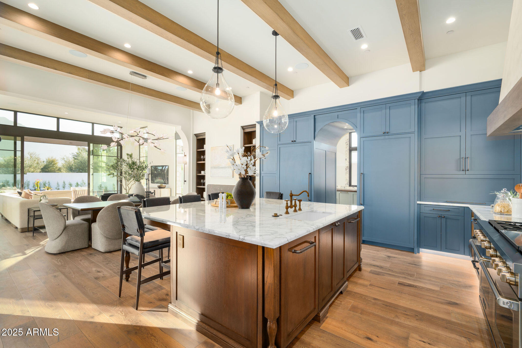 5902 E CACTUS WREN Road