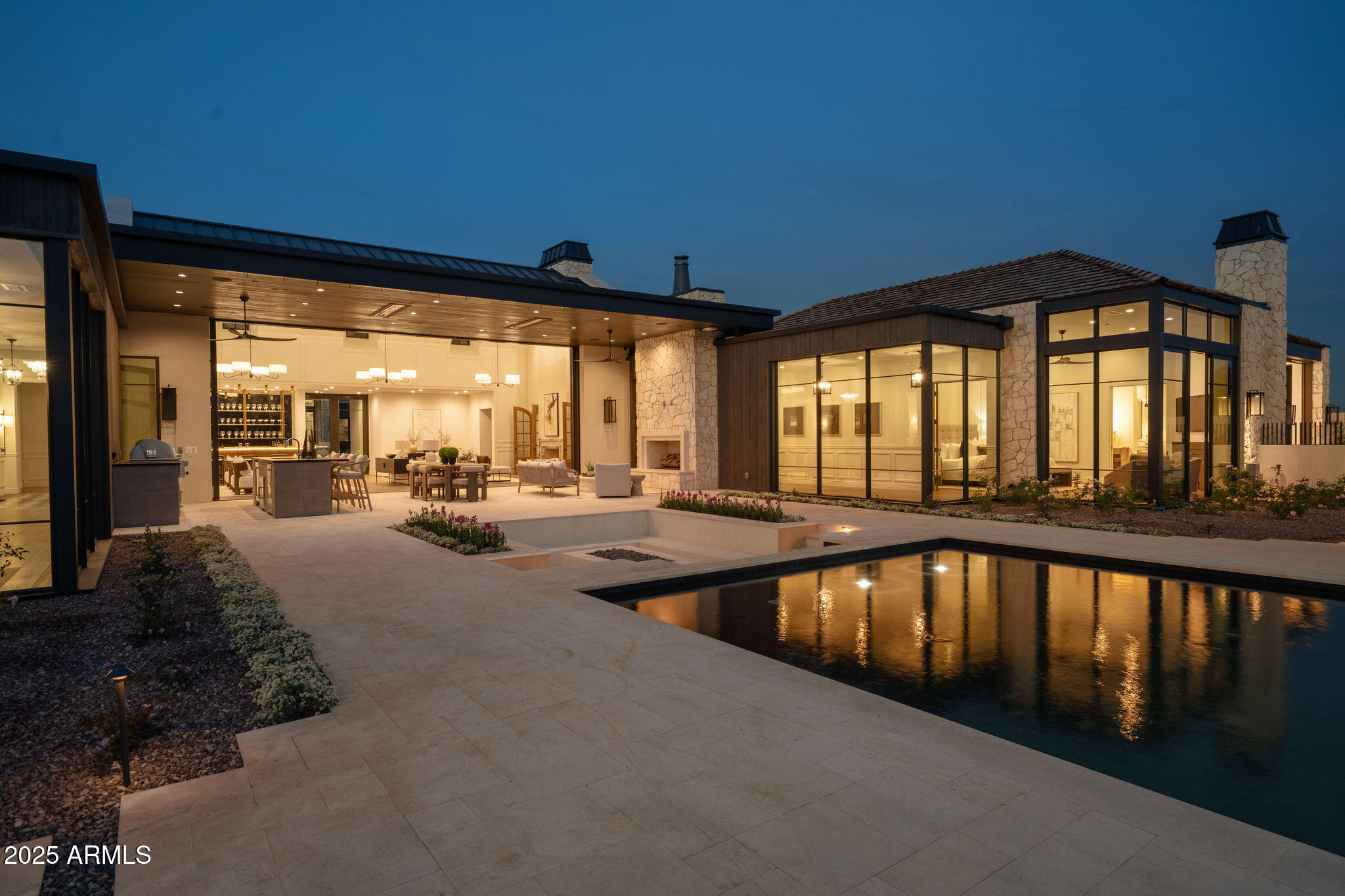 5902 E CACTUS WREN Road