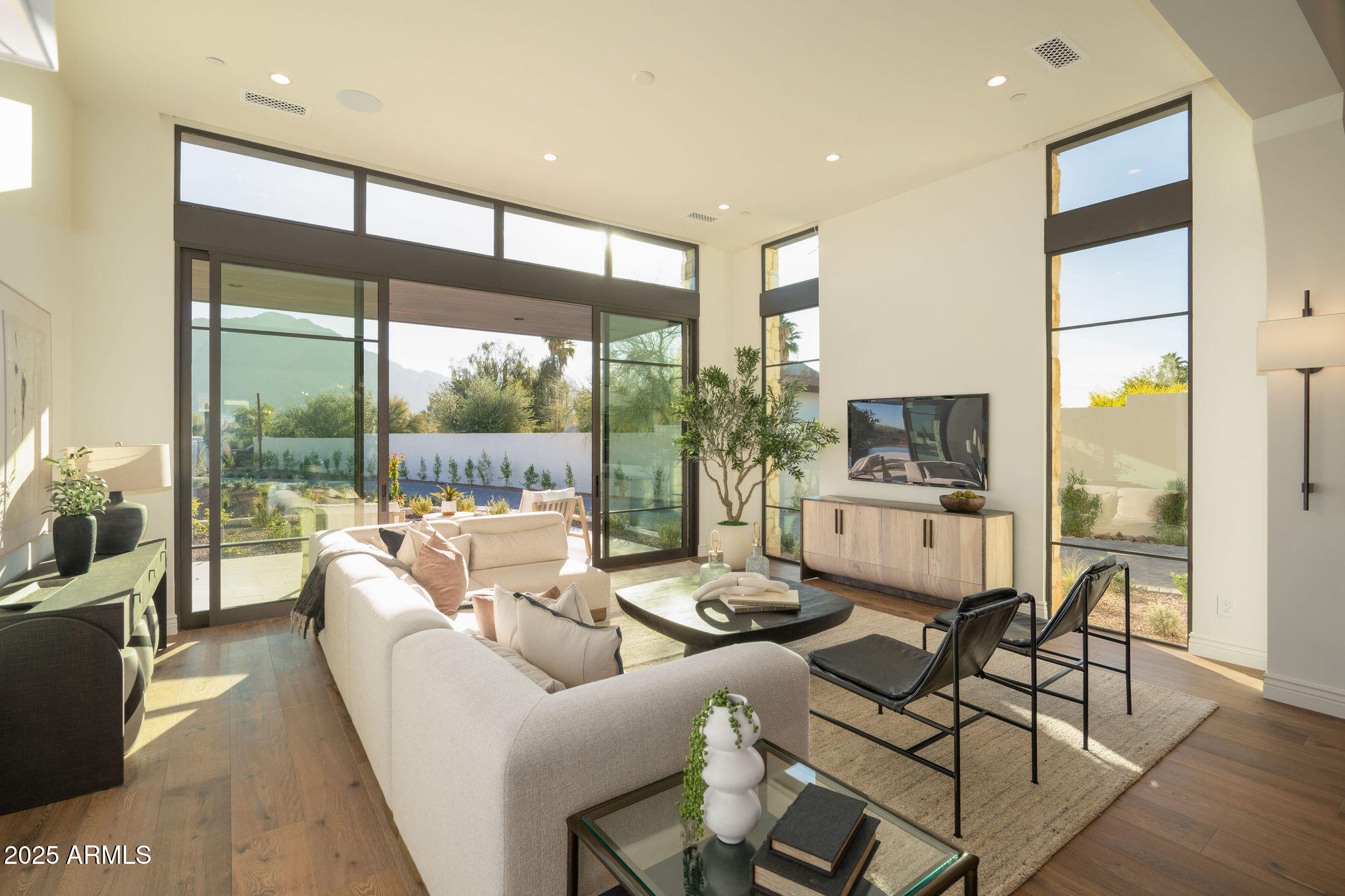 5902 E CACTUS WREN Road