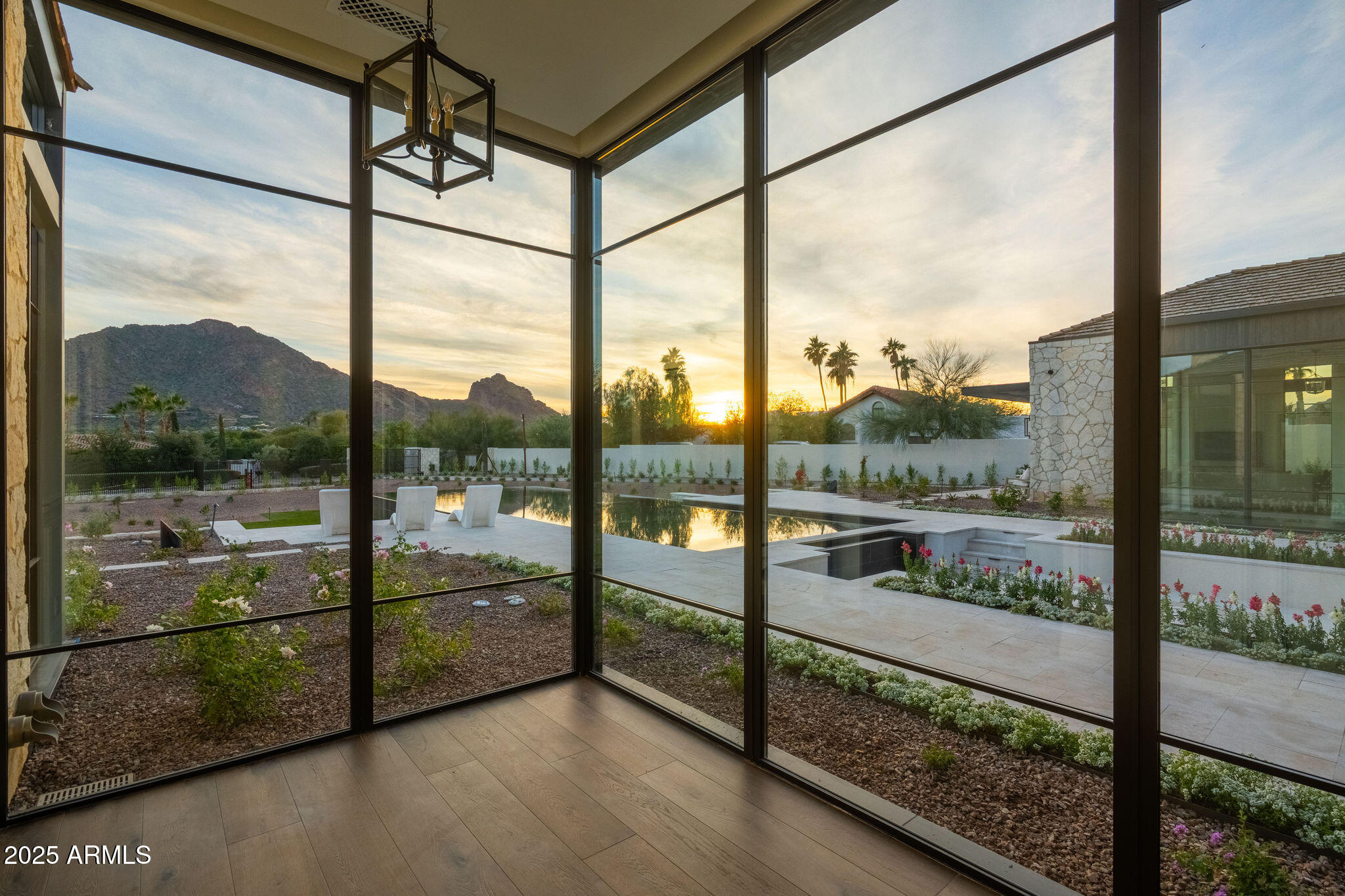 5902 E CACTUS WREN Road