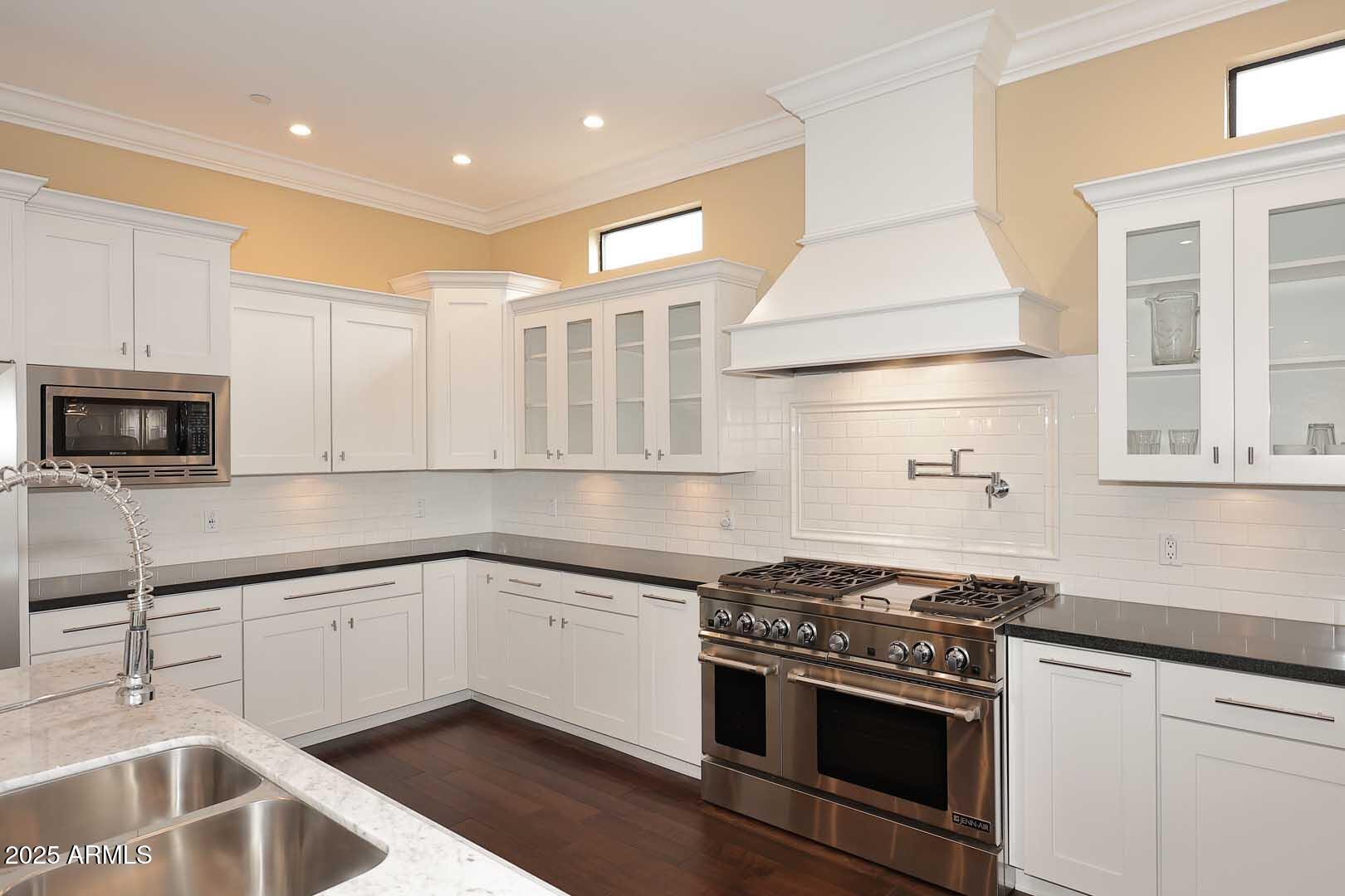 8822 N 85th Place