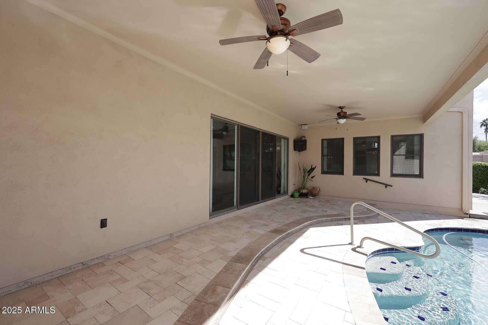 8822 N 85th Place