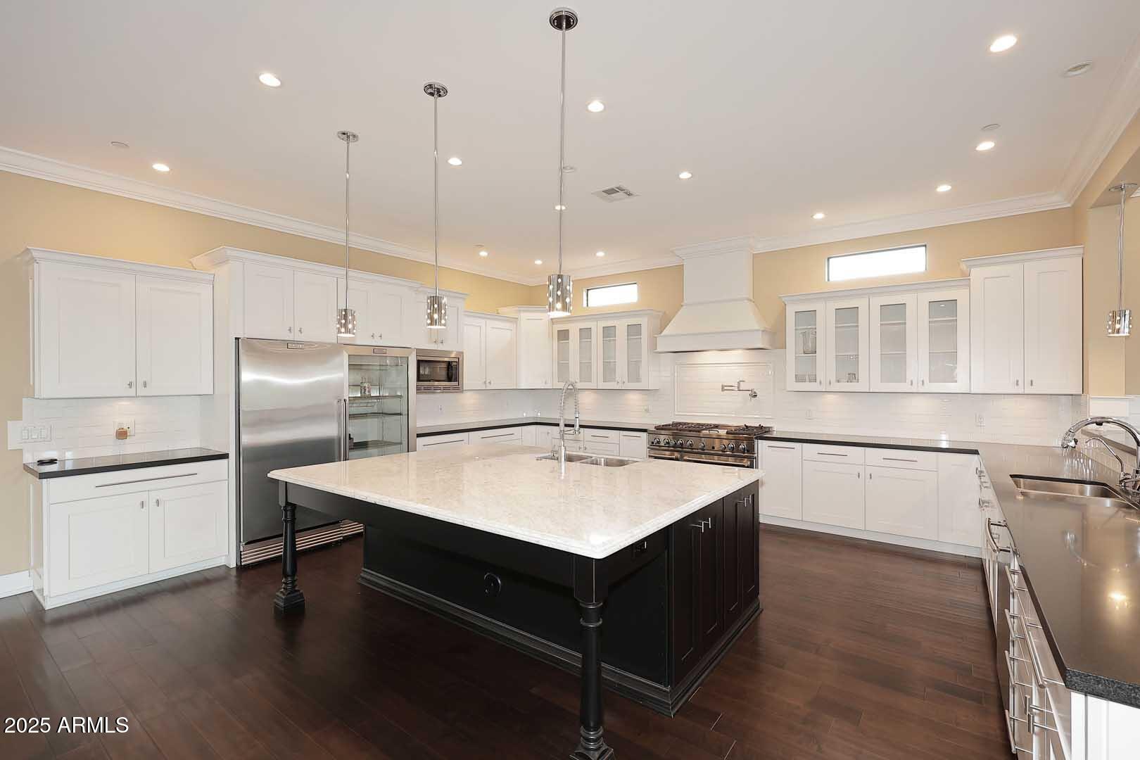 8822 N 85th Place
