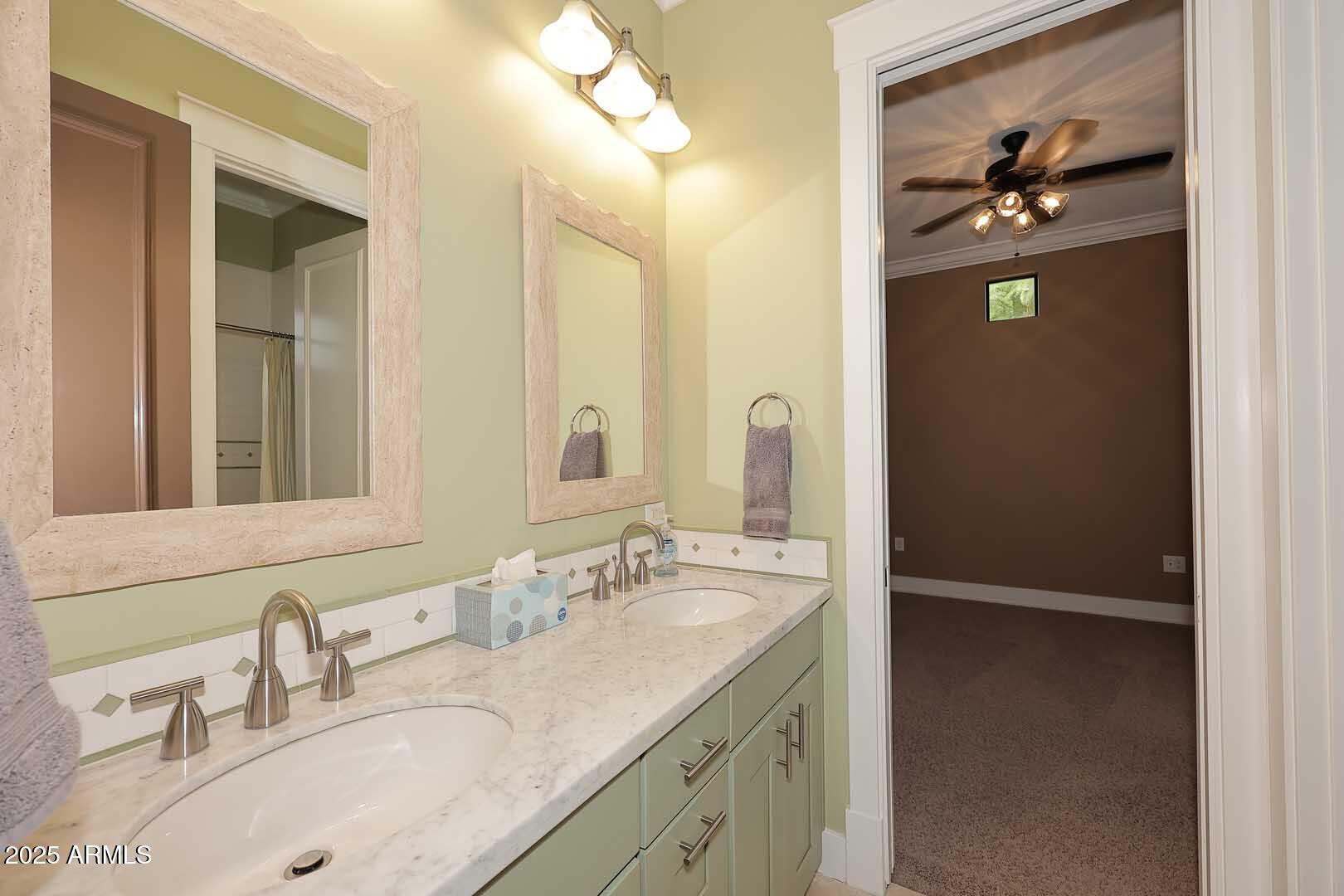 8822 N 85th Place