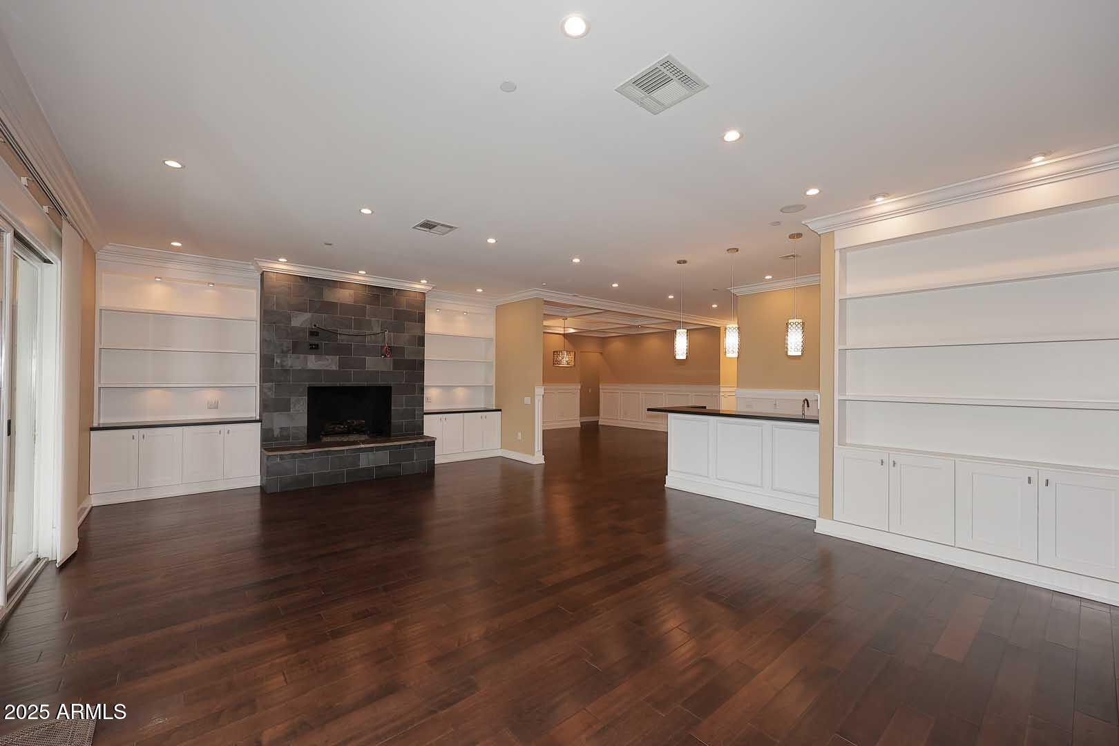 8822 N 85th Place