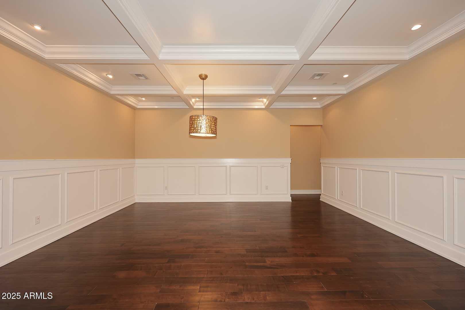 8822 N 85th Place