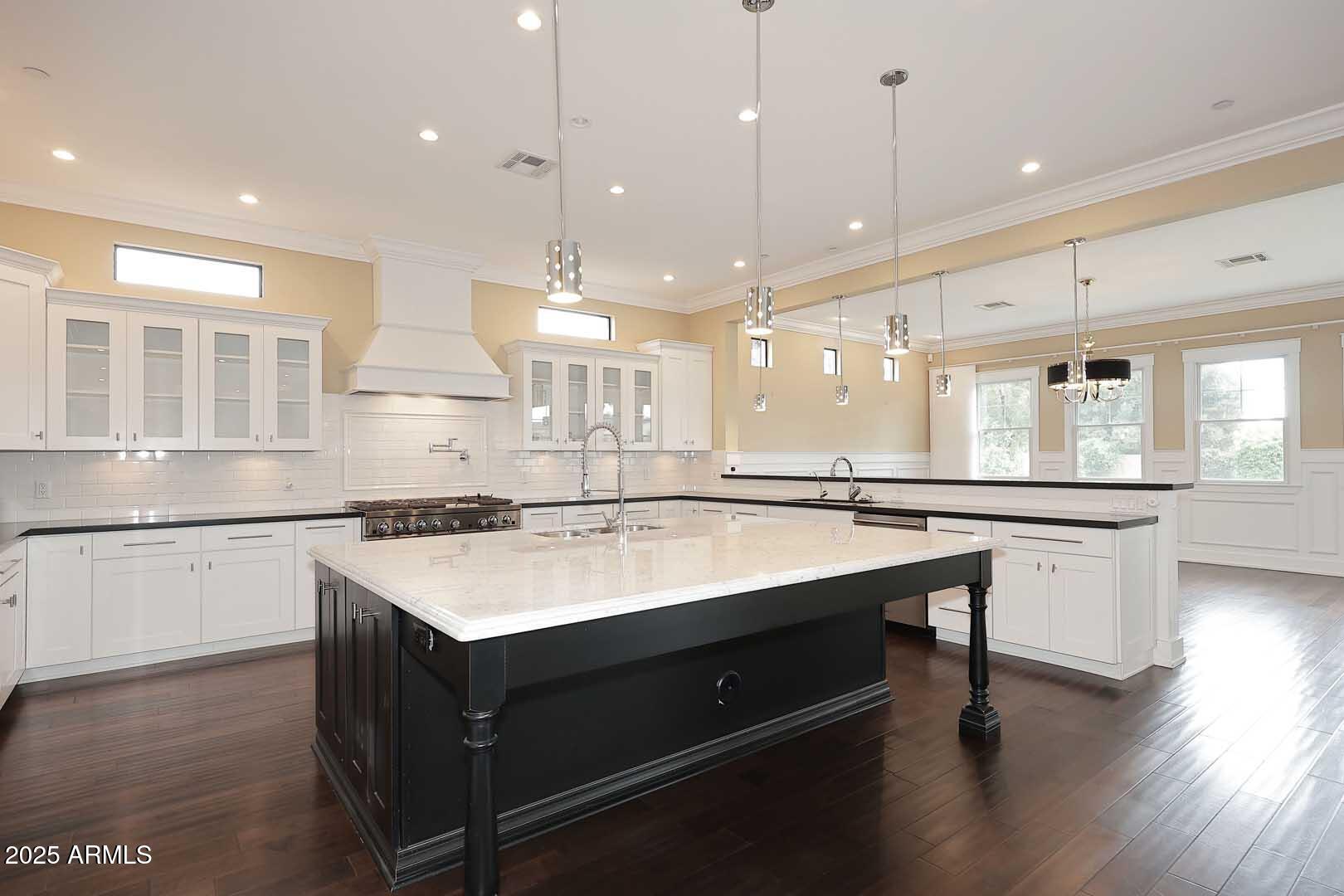 8822 N 85th Place