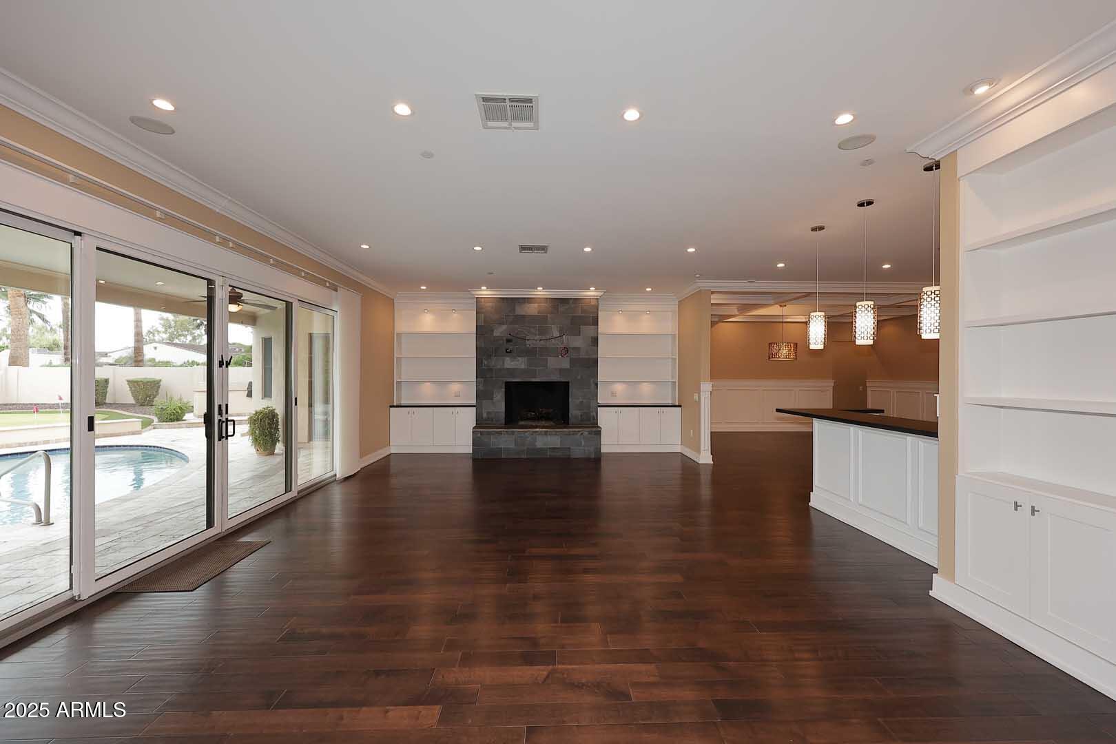 8822 N 85th Place