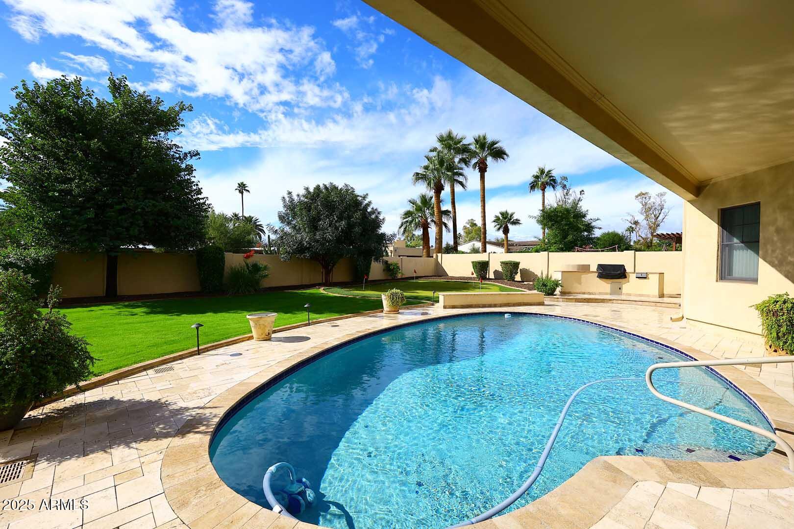 8822 N 85th Place