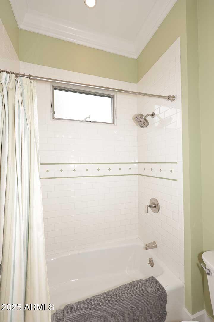8822 N 85th Place