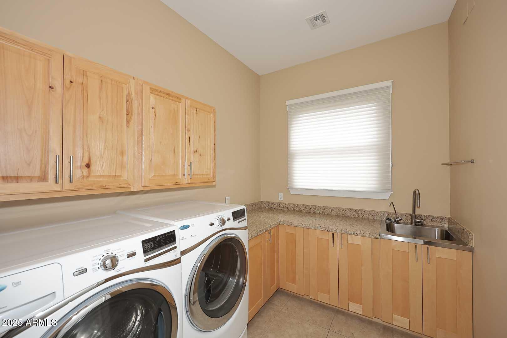 8822 N 85th Place