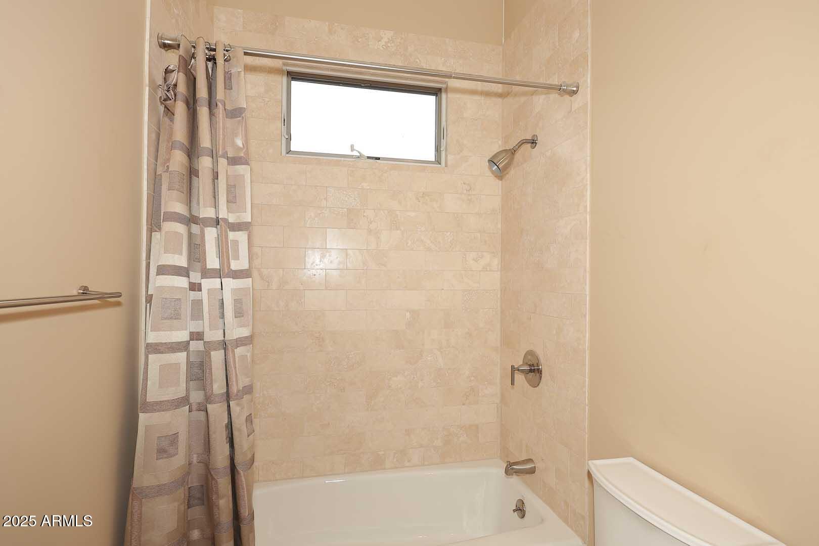 8822 N 85th Place