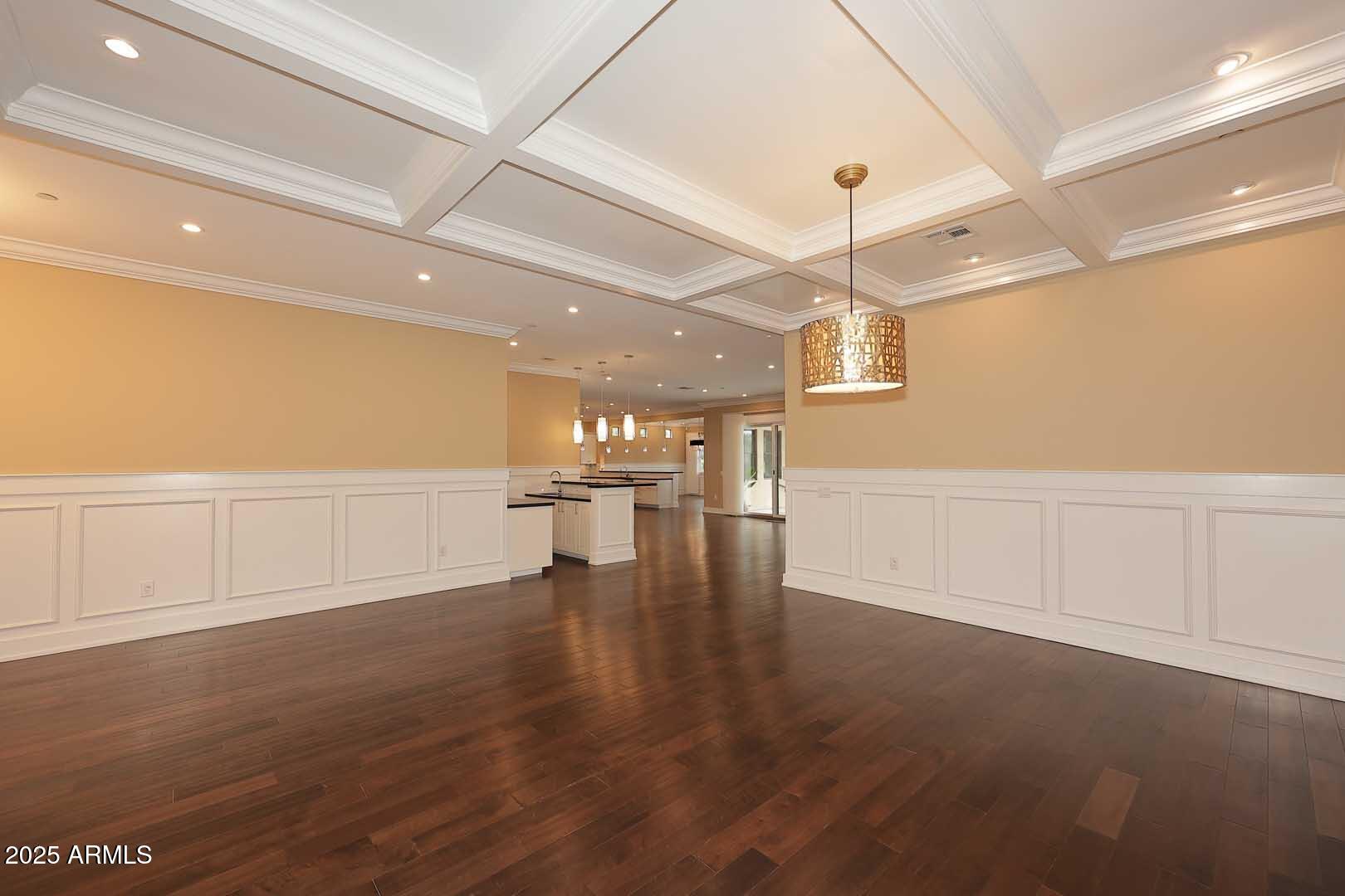 8822 N 85th Place