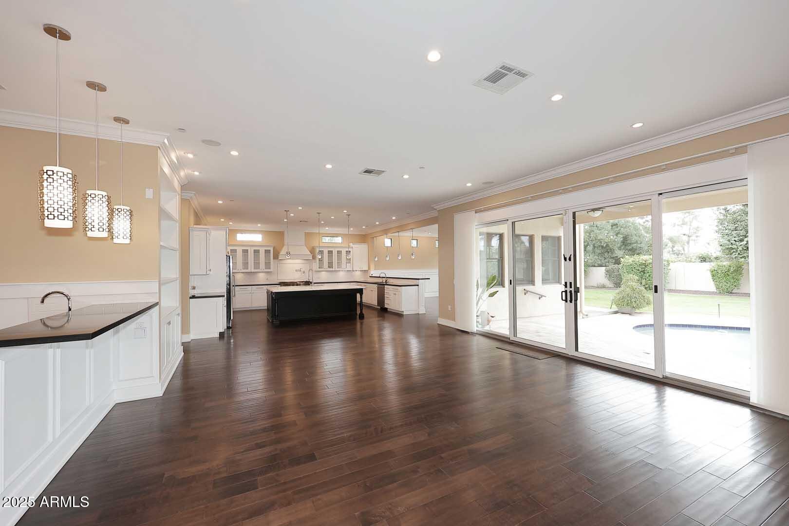 8822 N 85th Place