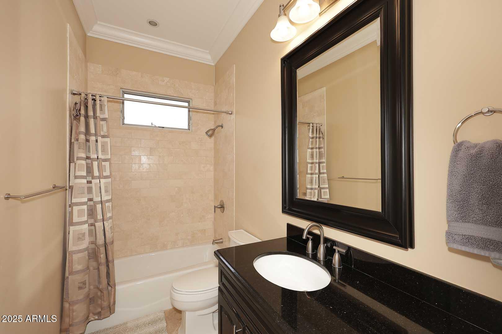 8822 N 85th Place
