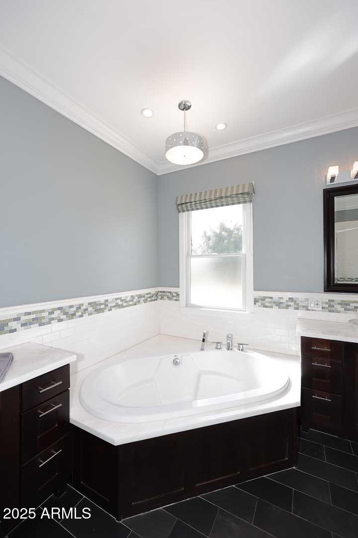 8822 N 85th Place