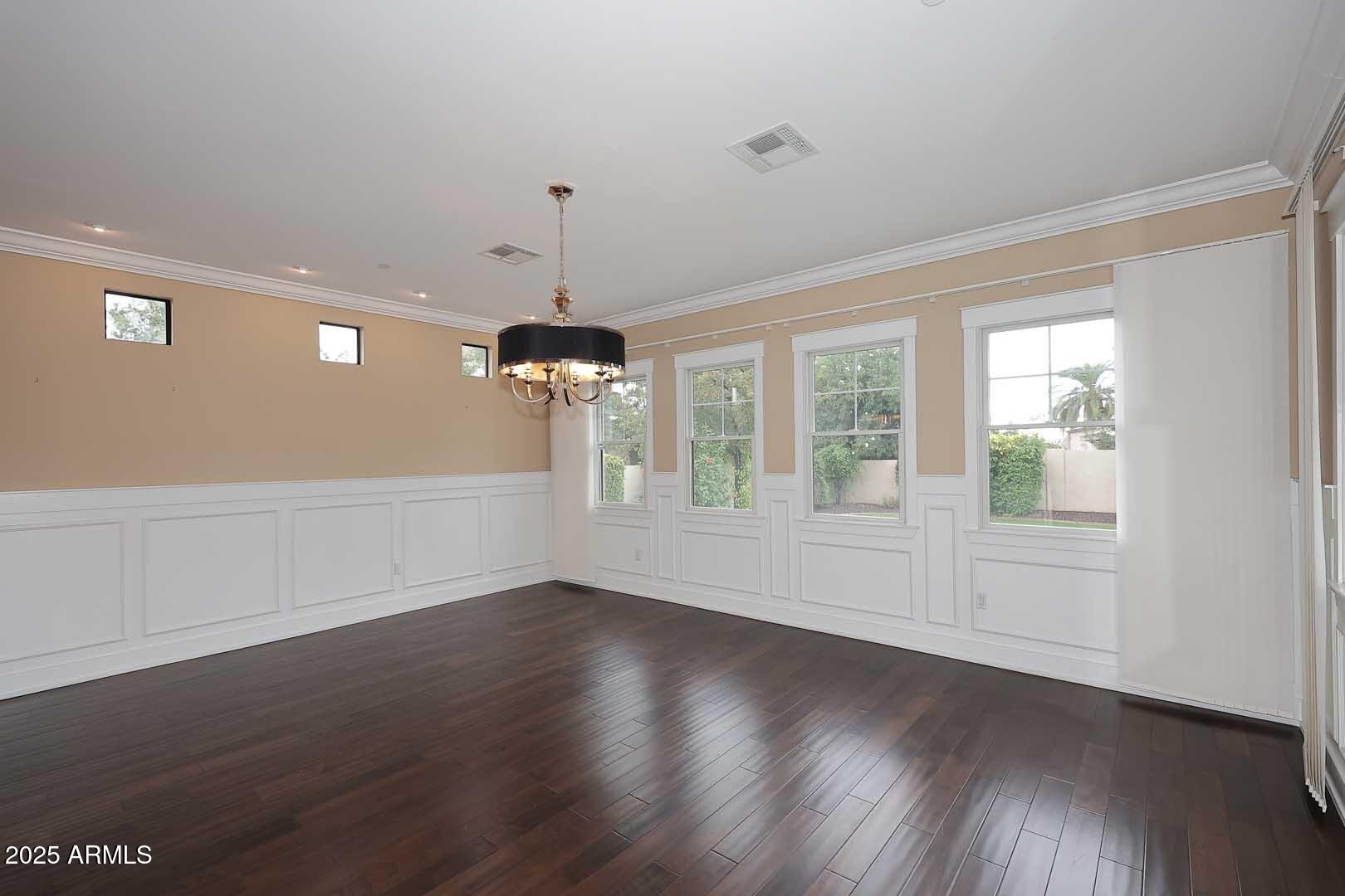 8822 N 85th Place
