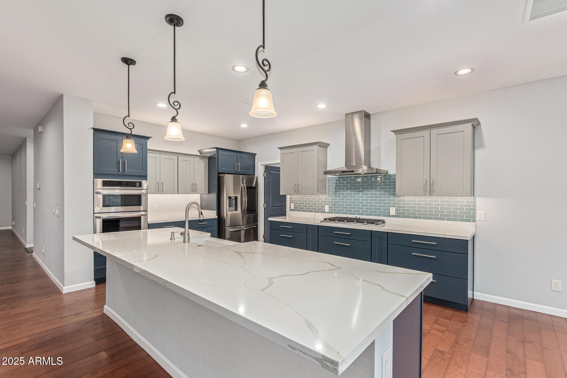 2818 E TEAKWOOD Place