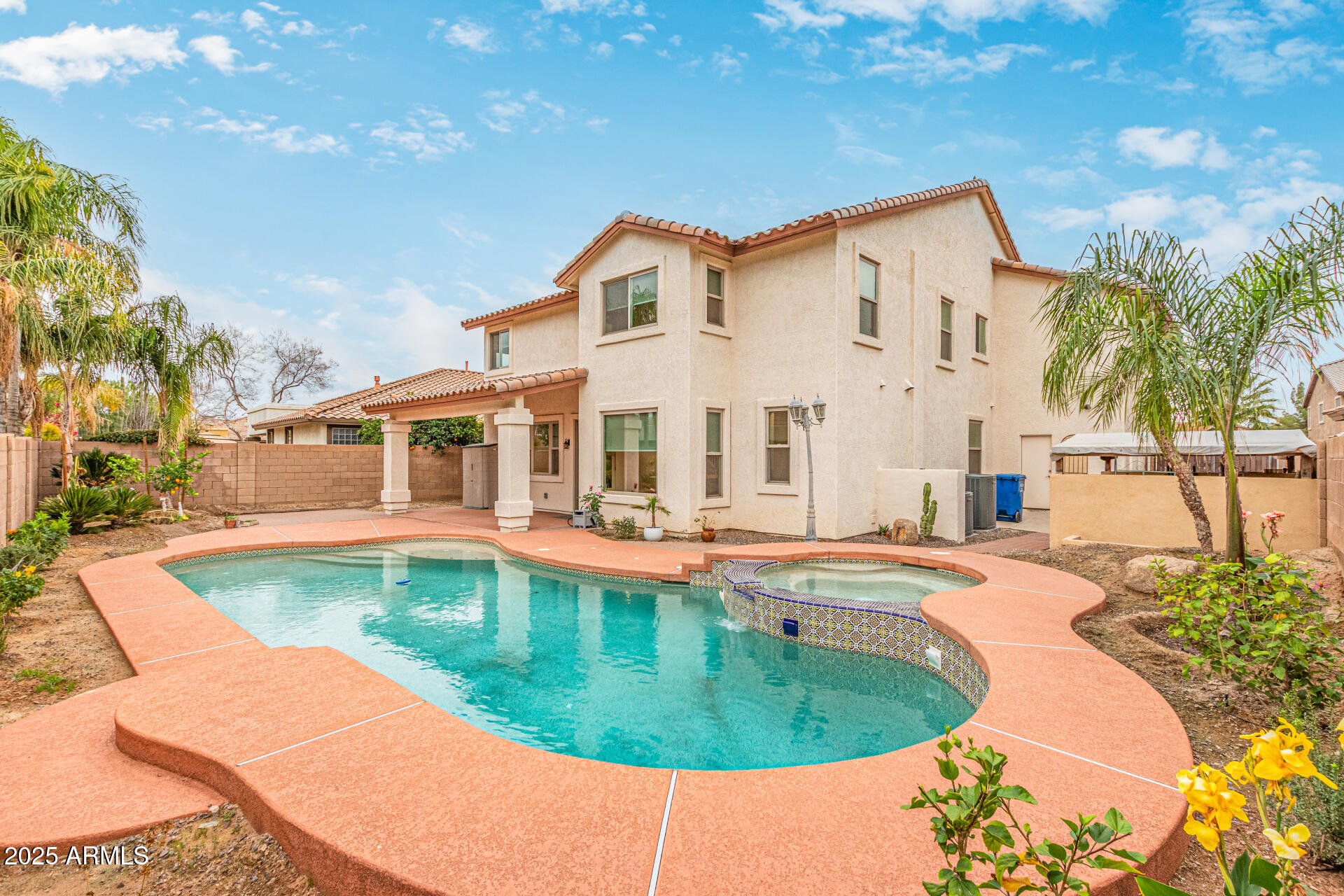 2818 E TEAKWOOD Place