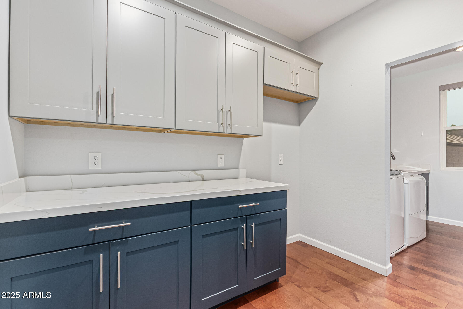 2818 E TEAKWOOD Place