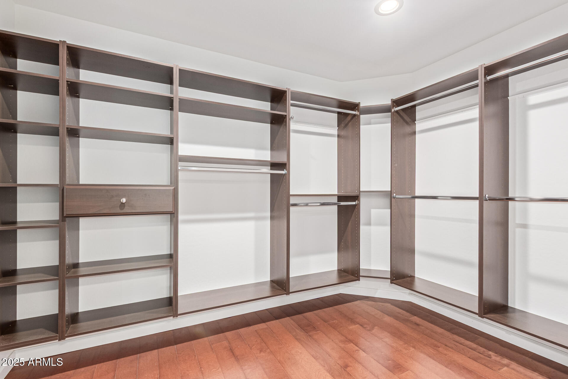 2818 E TEAKWOOD Place