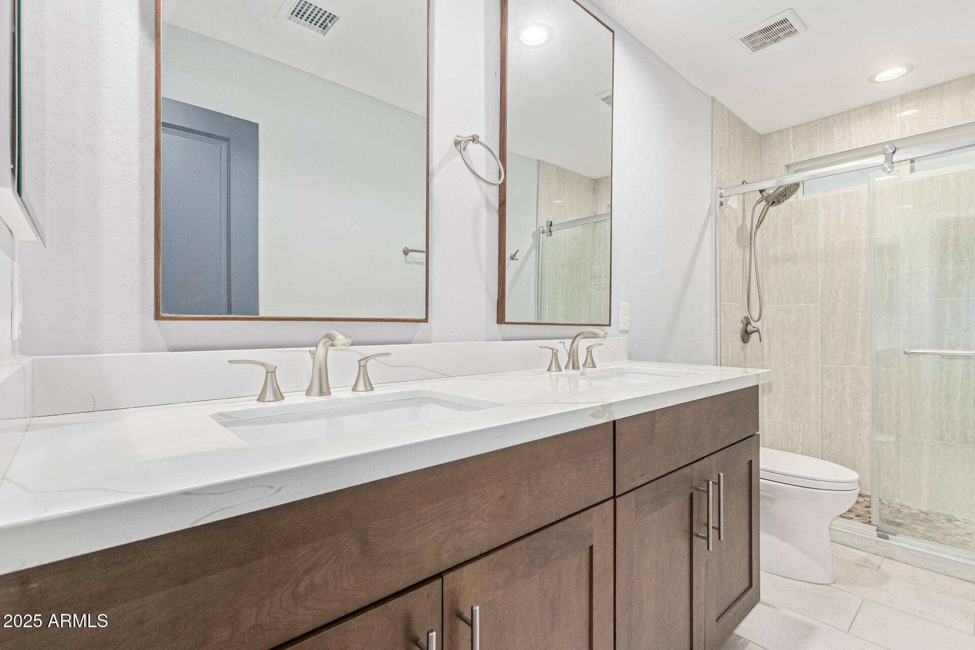 2818 E TEAKWOOD Place